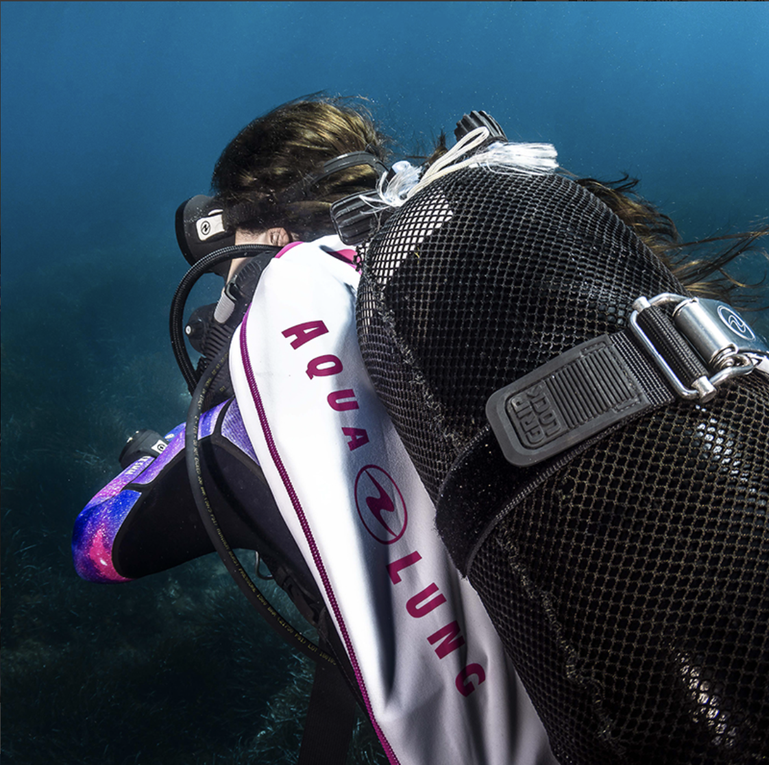 ▲Aqua Lung ROGUE 後背式氣囊保護套