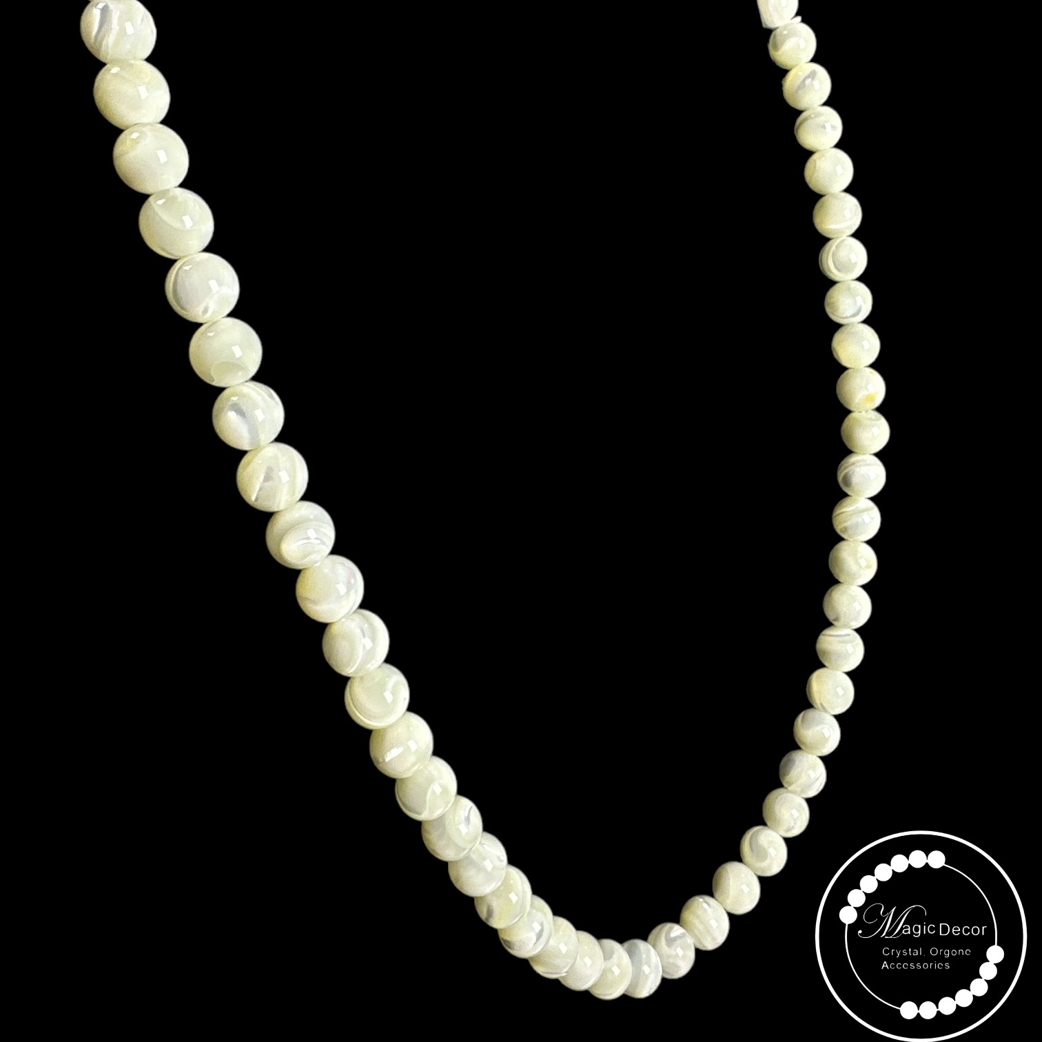 251013 - D37 8mm+腰纏萬貫白貝母頸鏈