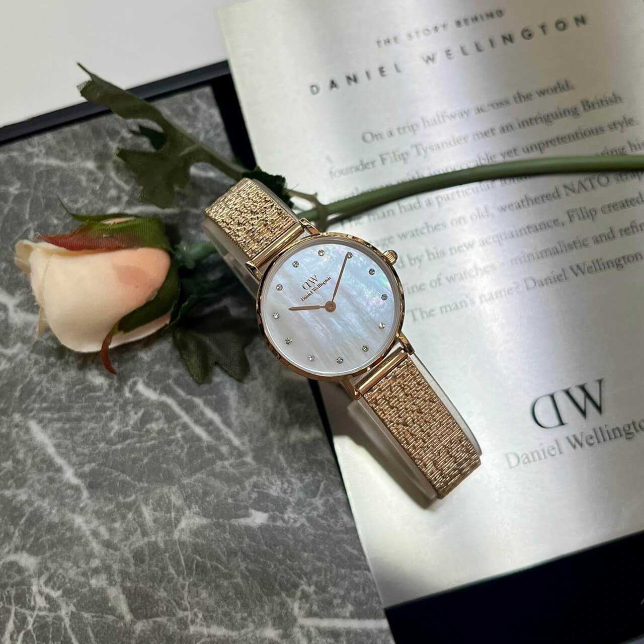 【DW Daniel Wellington】PETITE LUMINE 玫瑰金貝殼面米蘭腕錶 DW00100590 28mm 現代鐘錶