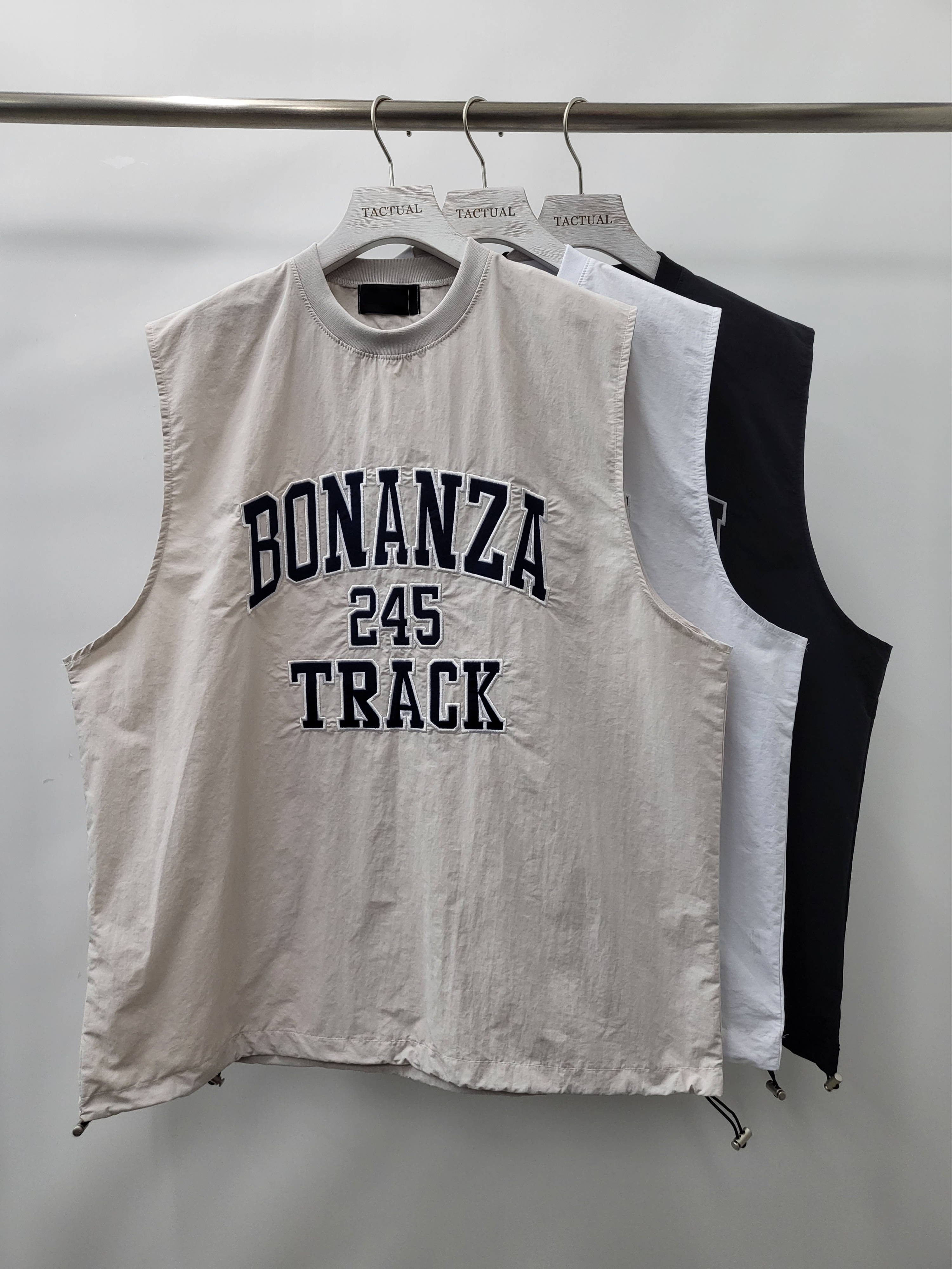 可束腳英文字背心 V1001