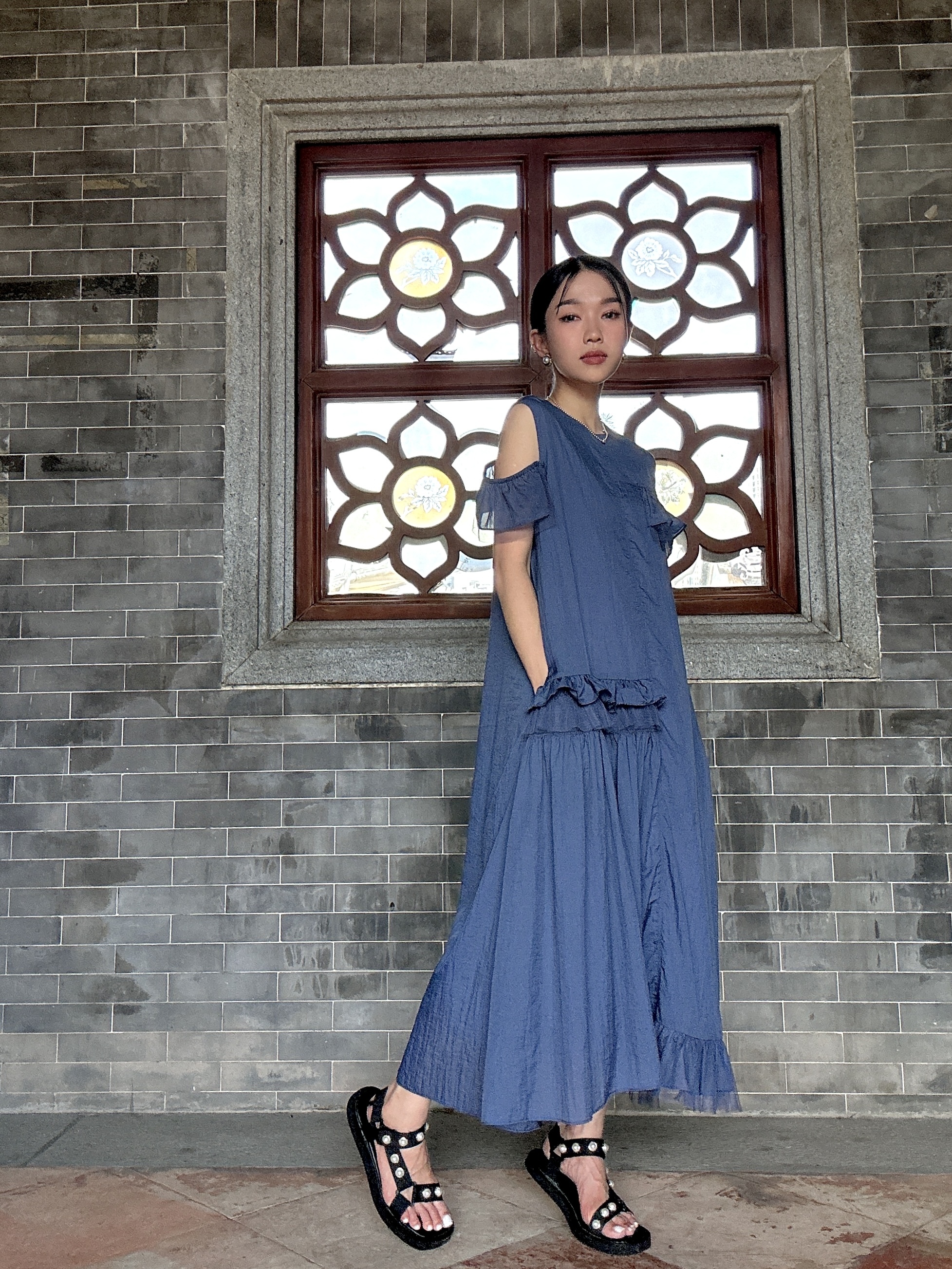 薄風褸料荷葉邊露肩連身裙（現貨款式）