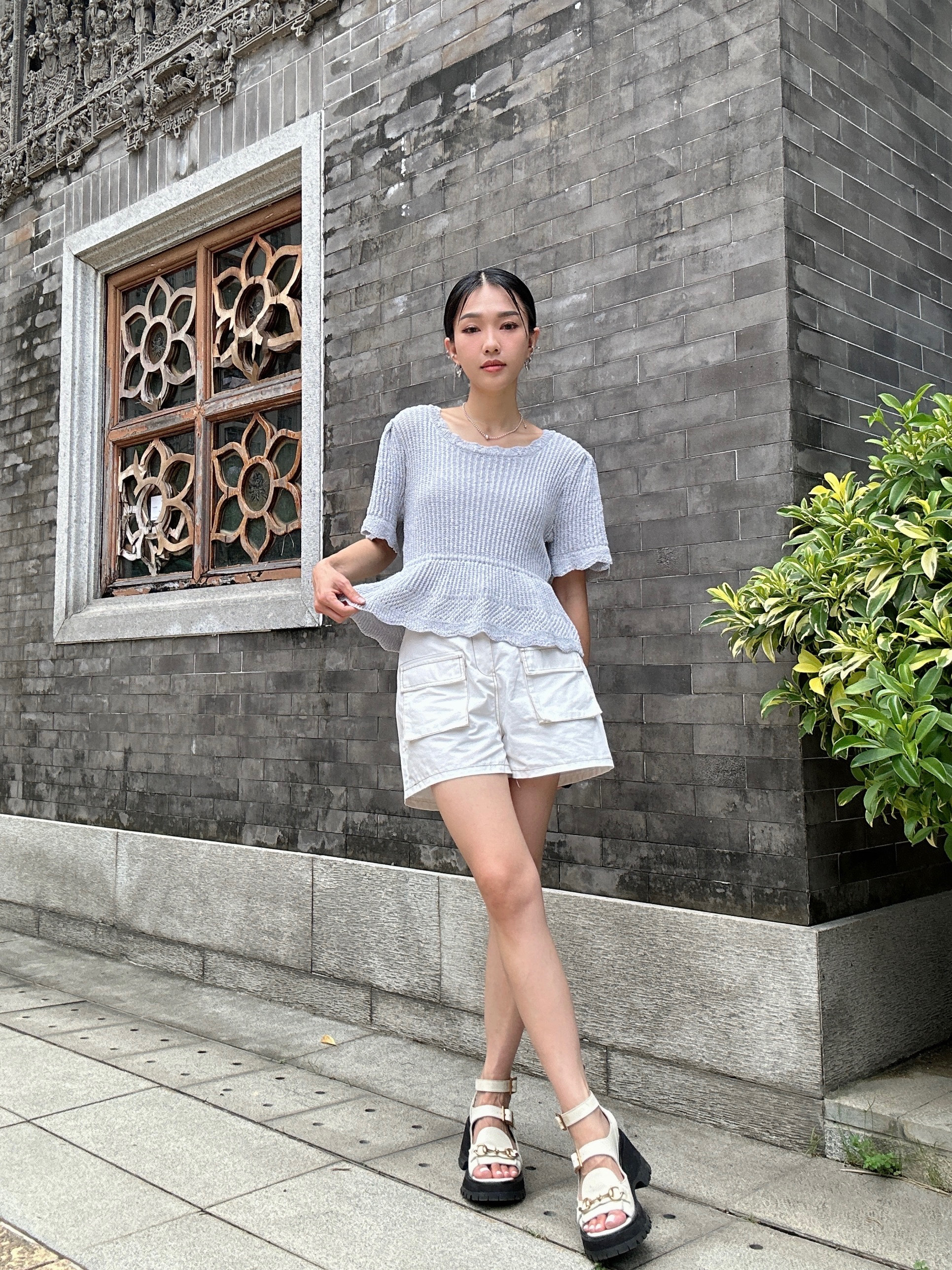 喇叭袖修腰針織上衣（現貨款式）