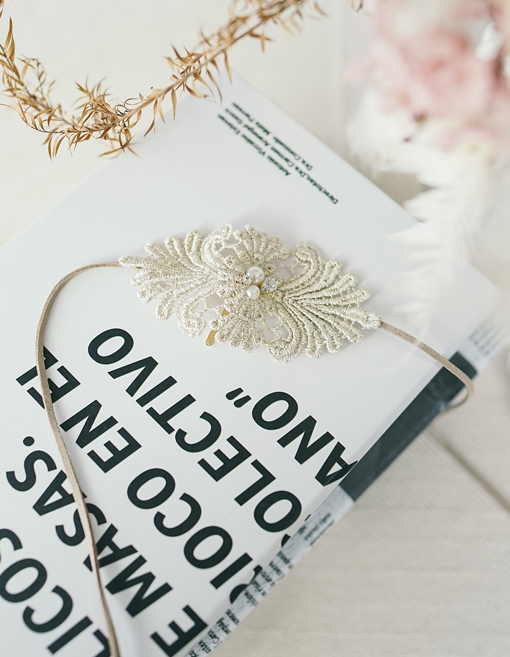 手工金線珍珠麂皮繩髮叉