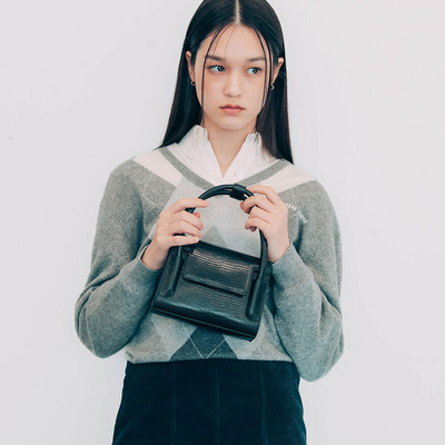 FIND KAPOOR MARTY 18