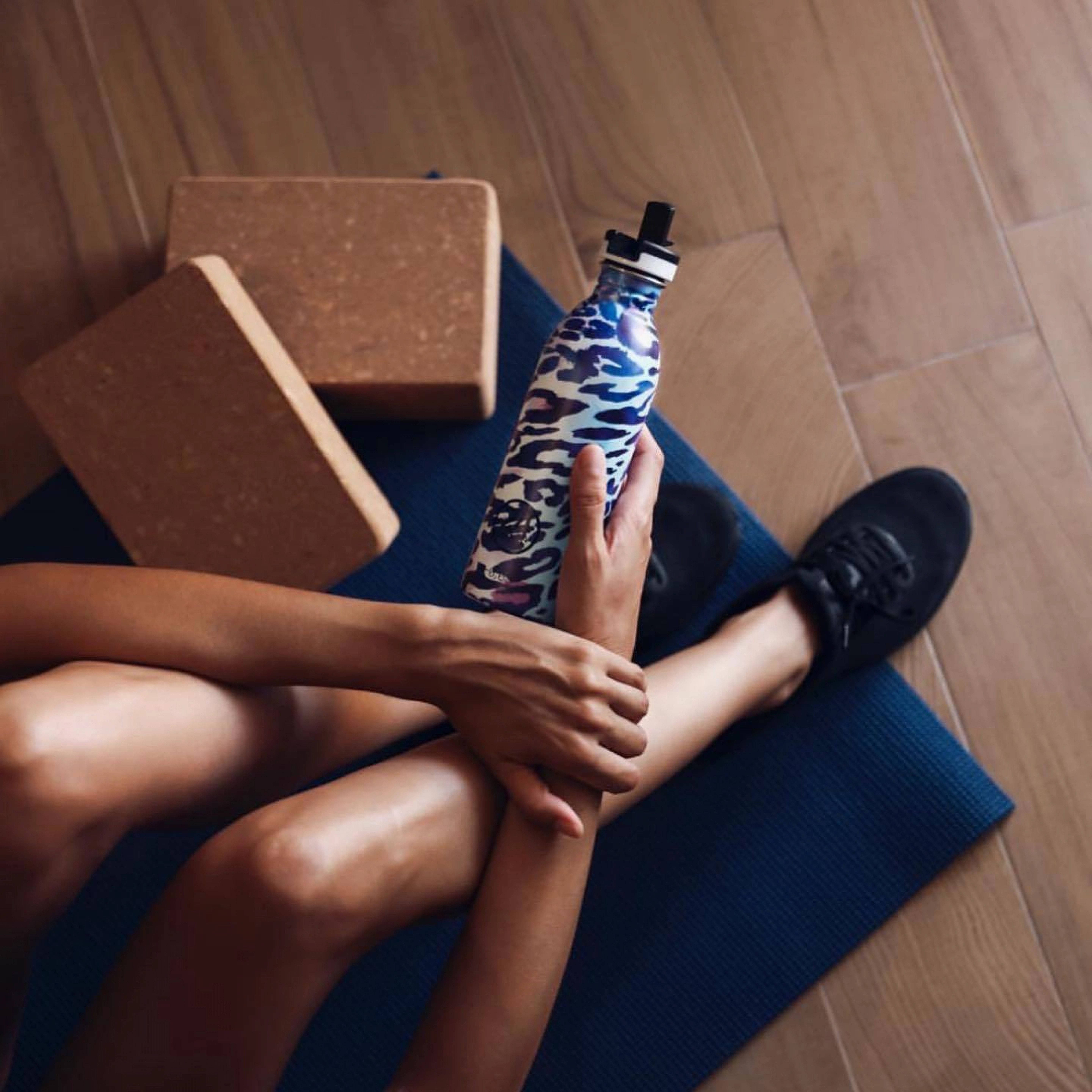 義大利 24Bottles 輕量冷水瓶 500ml - 豹紋 (運動吸嘴)