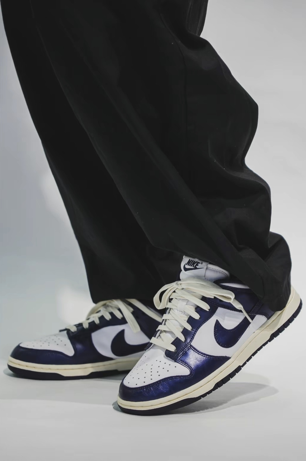 Nike WMNS Dunk Low PRM Midnight Navy and White 25.5cm FN7197-100-