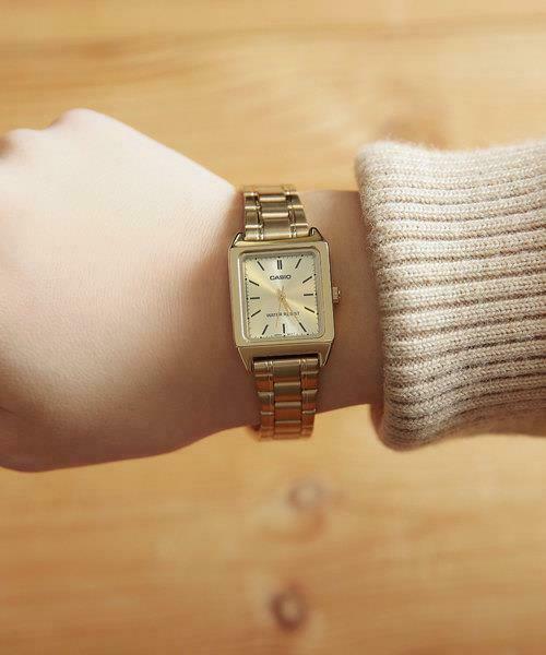 萬年鐘錶 - CASIO  簡單俐落小巧方形不鏽鋼女錶 LTP-V007G-9E  錶徑22MM