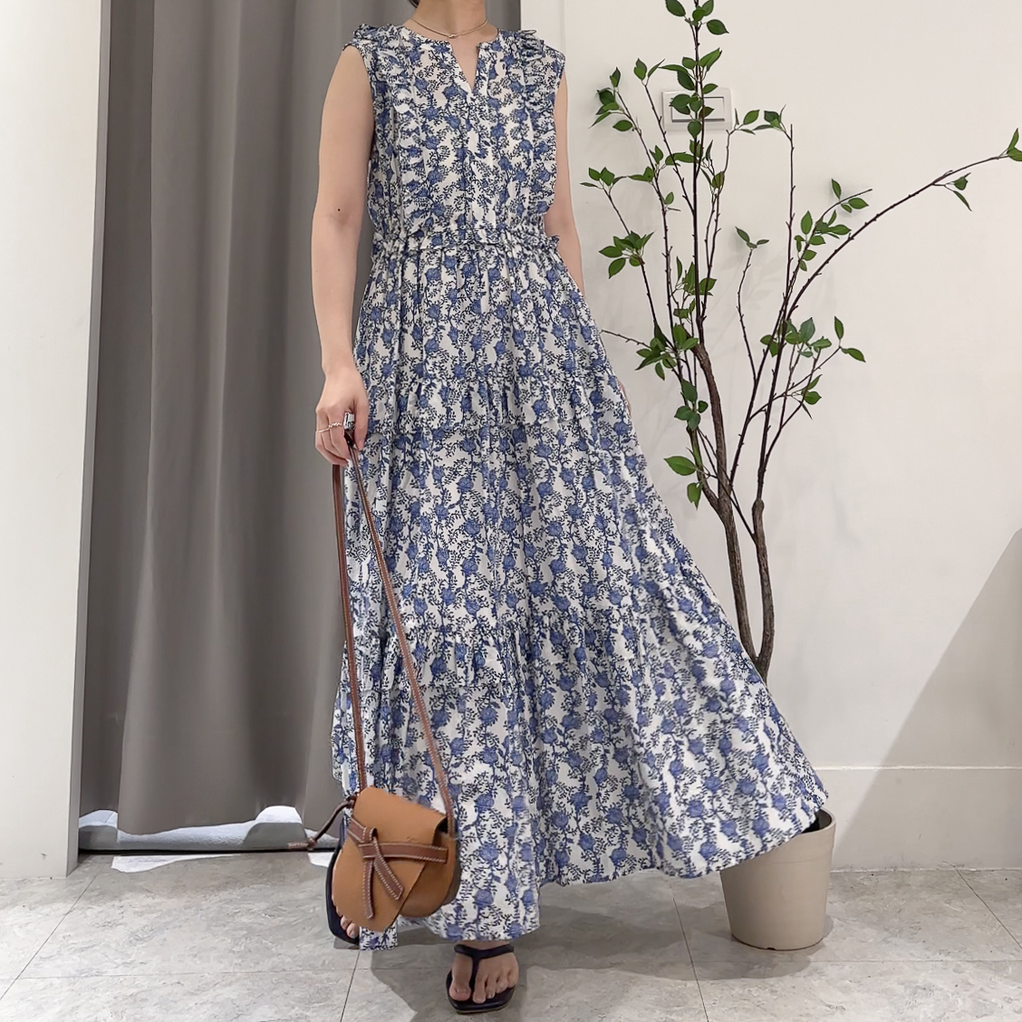 細緻滑料V領渡假感花紋長洋