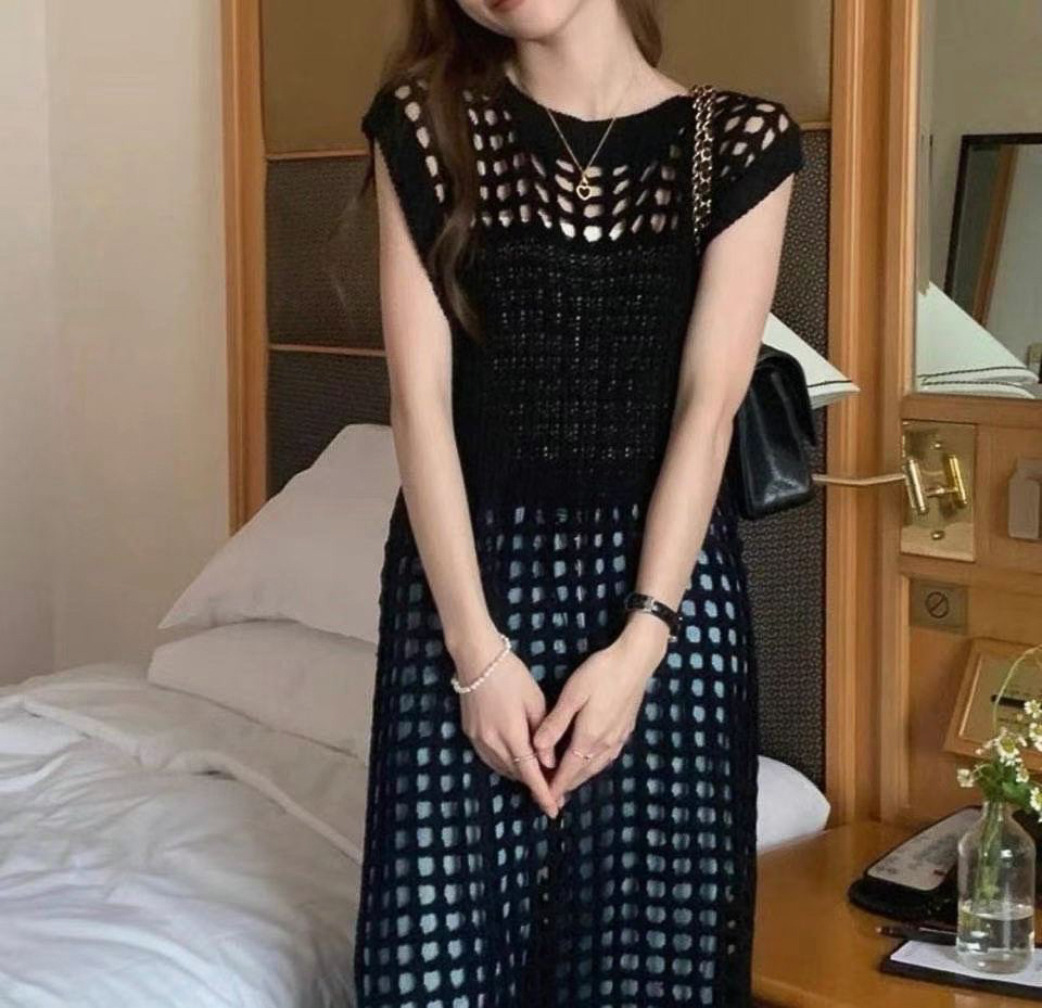 雙側開衩設計簍空布紋背心罩(黑)