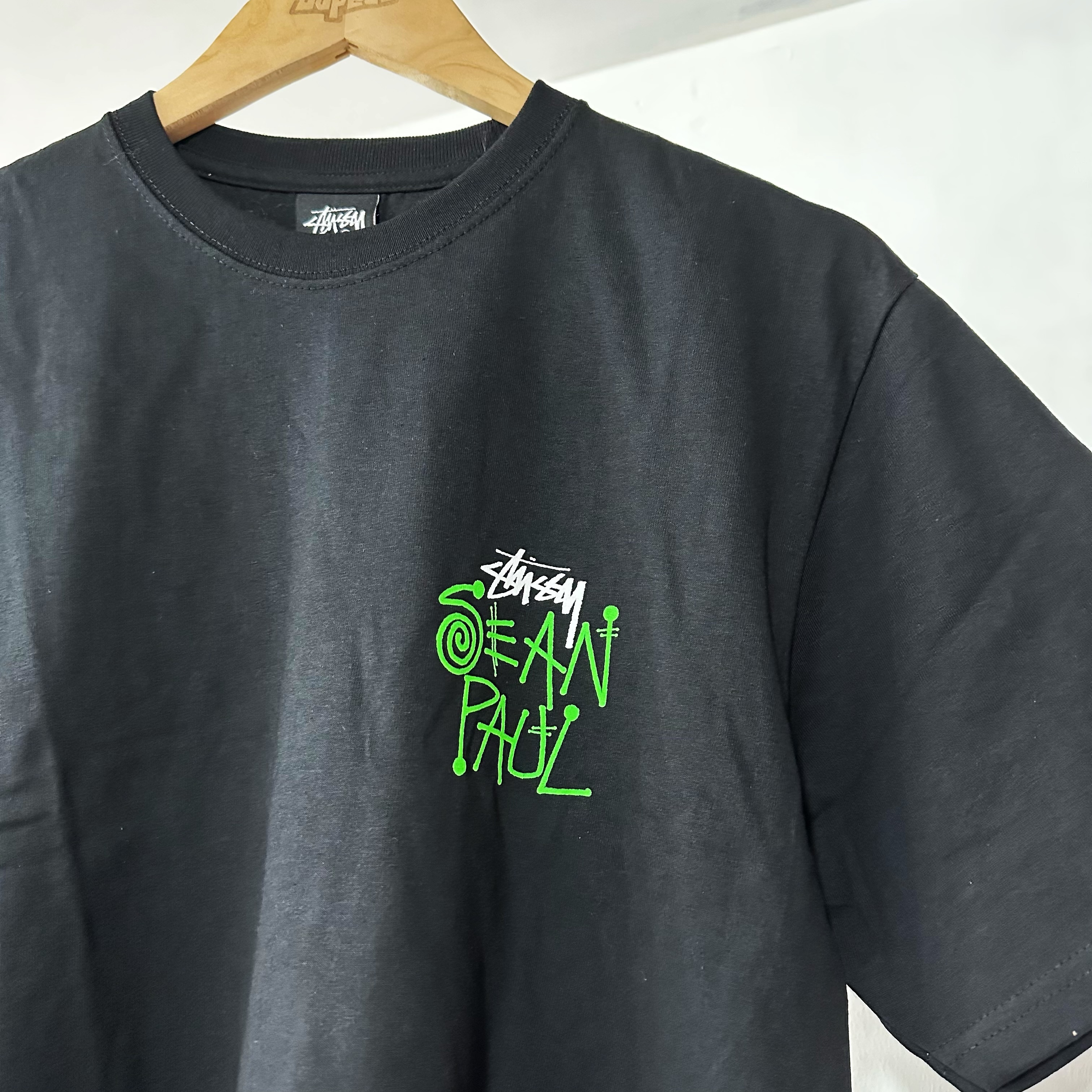 STÜSSY & SEAN PAUL TEE BLACK