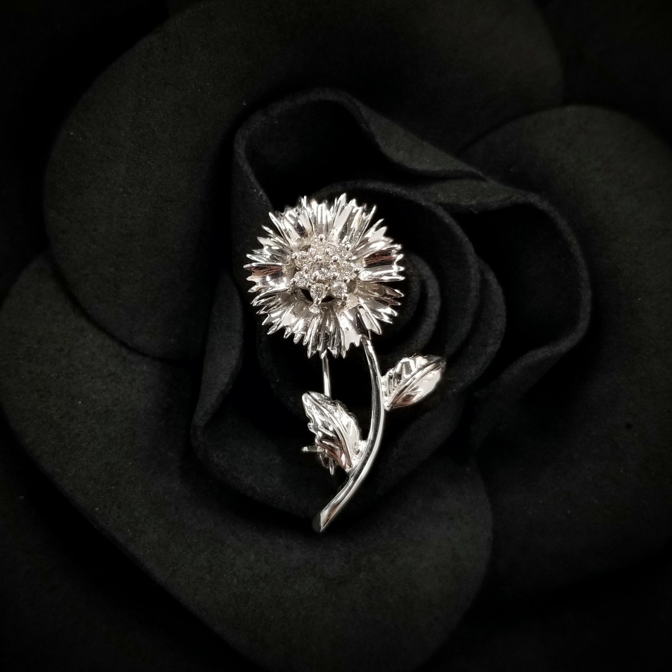 18K White Gold 0.11ct Diamond Brooch