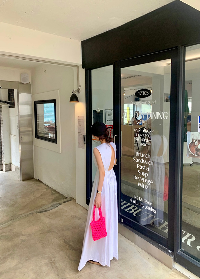 露背收腰挺版洋裝(黑/白)