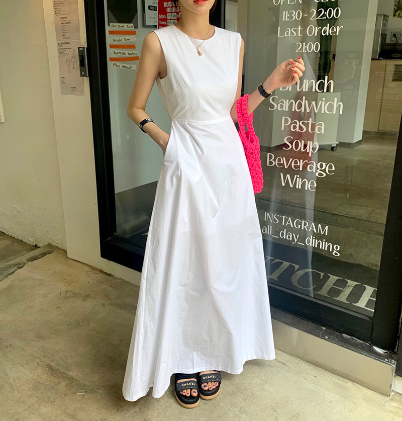露背收腰挺版洋裝(黑/白)