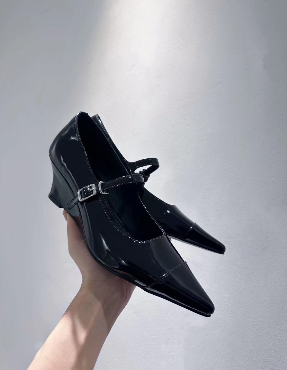 偰型尖頭瑪莉珍鞋(35-40)(銀/黑/白)