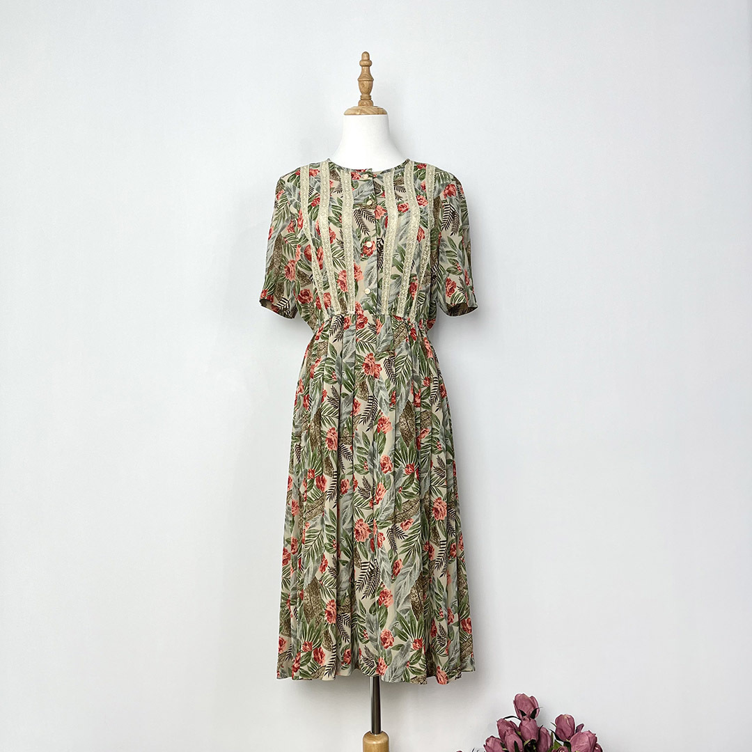 日本製蕾絲大花圖案連身裙