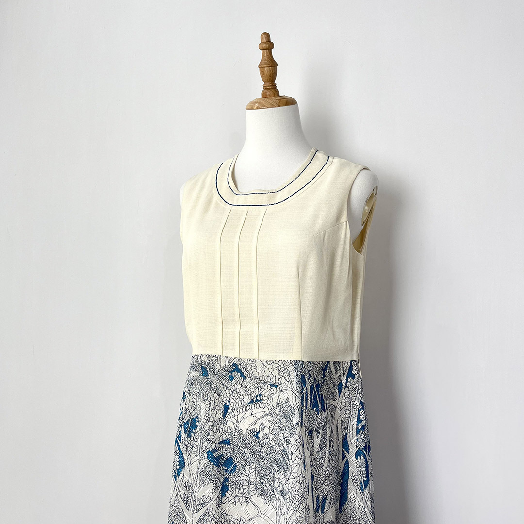 米白色拼藍色通花背心連身裙