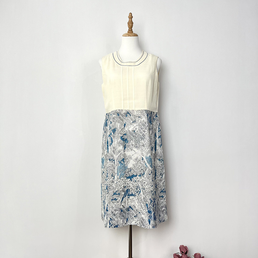 米白色拼藍色通花背心連身裙