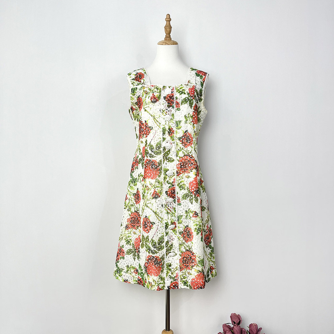 白色通花大玫瑰花圖案背心連身裙