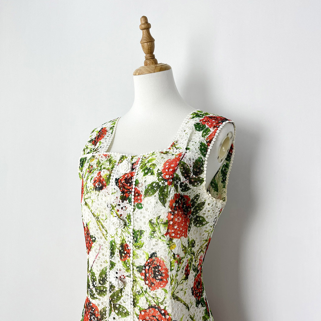 白色通花大玫瑰花圖案背心連身裙