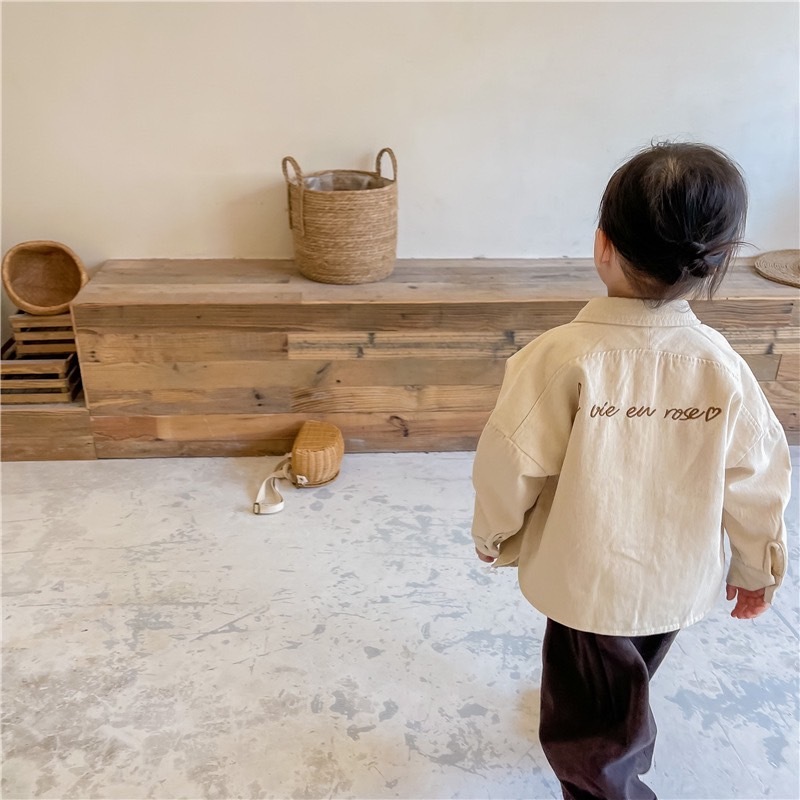 英文刺繡俐落襯衫外套