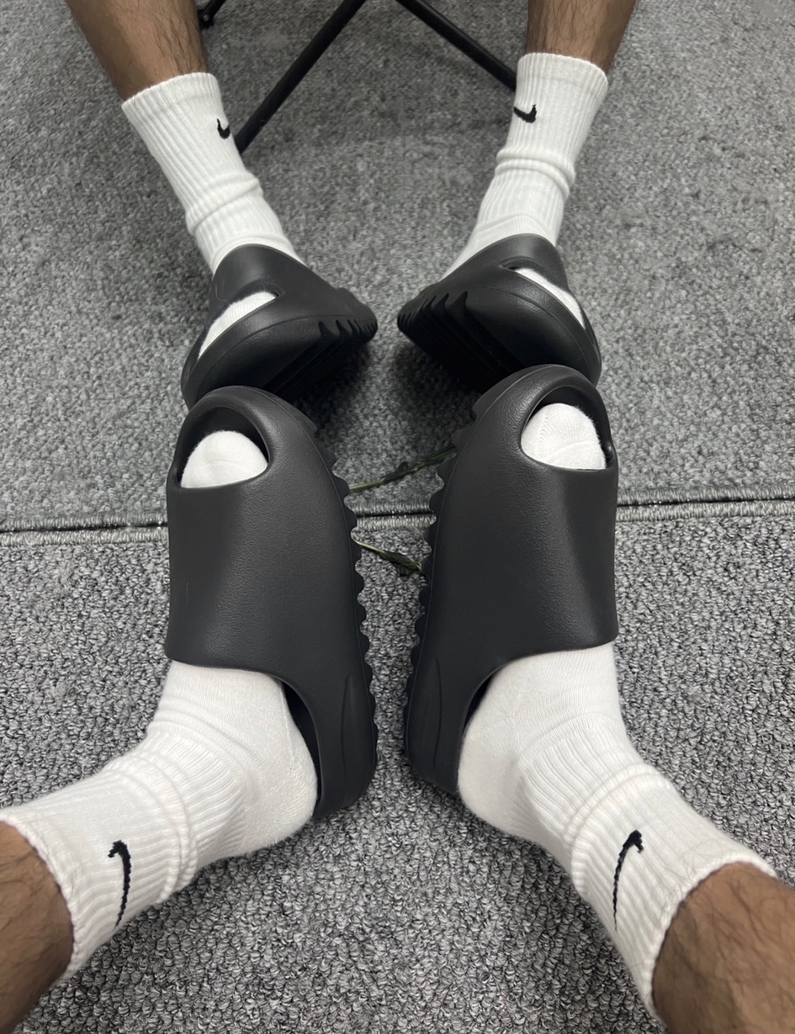 預購 adidas Yeezy Slide 黑灰