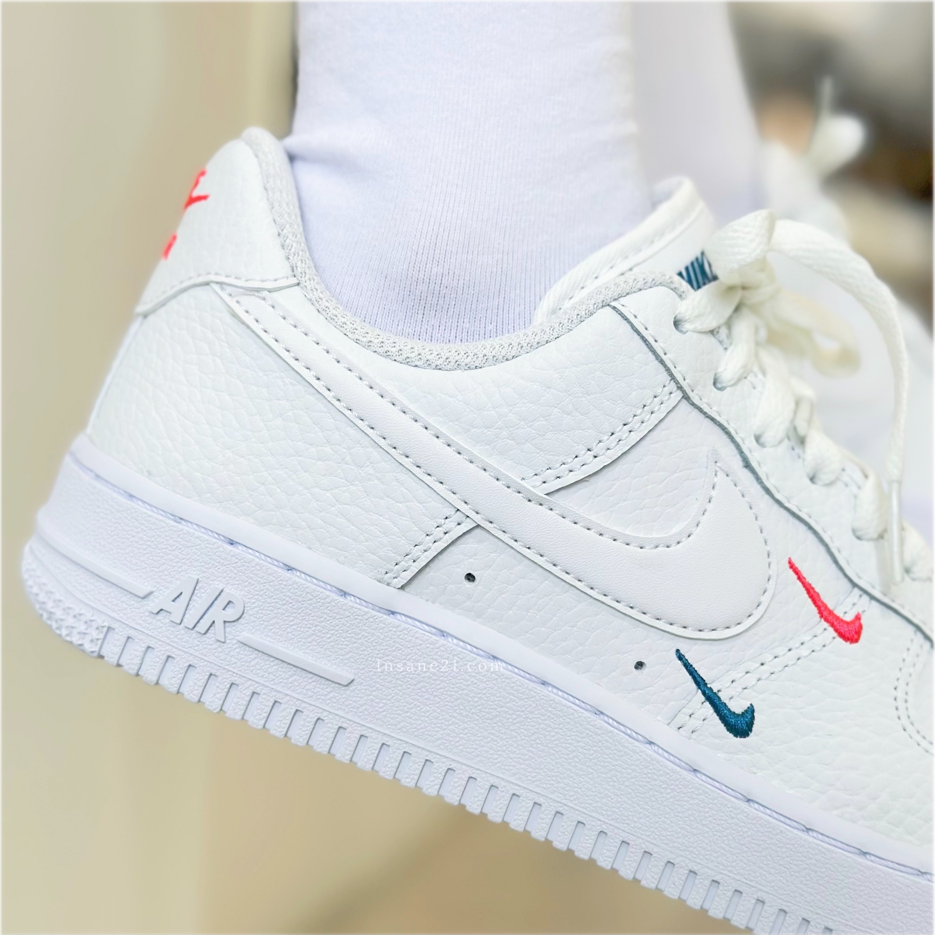 NIKE AIR FORCE 1 07 ESS 全白雙勾刺繡橘黃勾藍綠勾CT1989-101