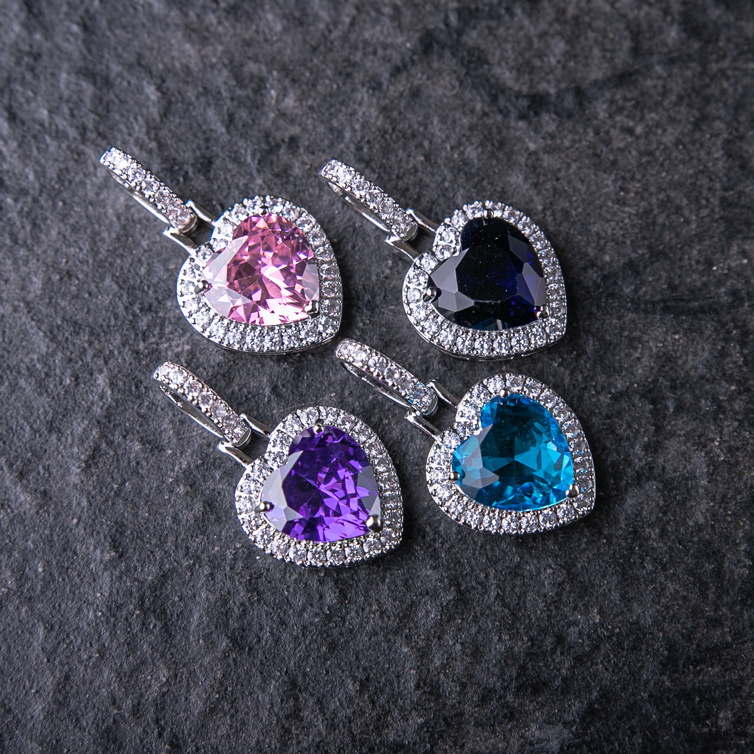 CENTER STONE ICED HEART PENDANT |四個顏色｜藍/紫/黑/粉