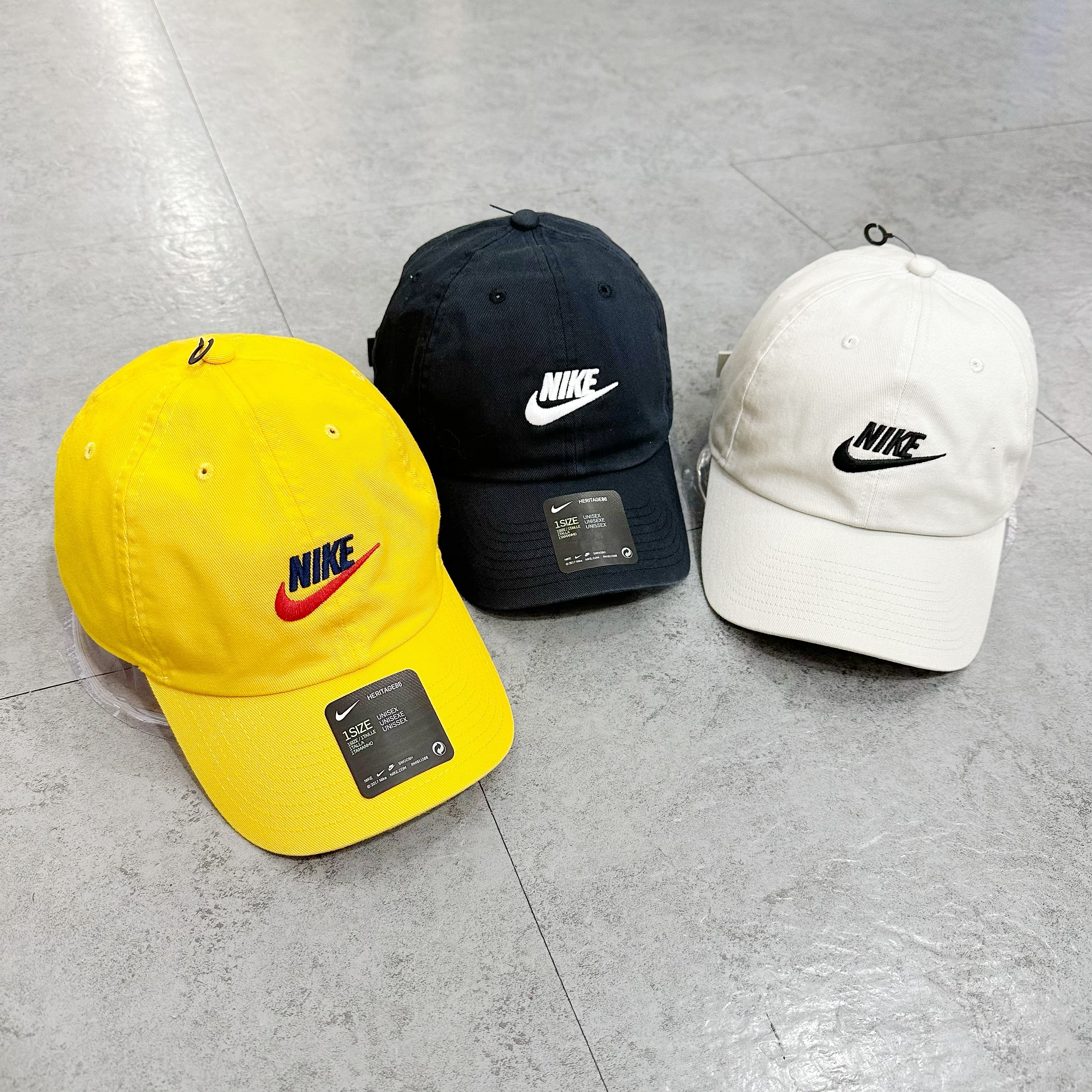 NIKE SMALL LOGO CAP帽