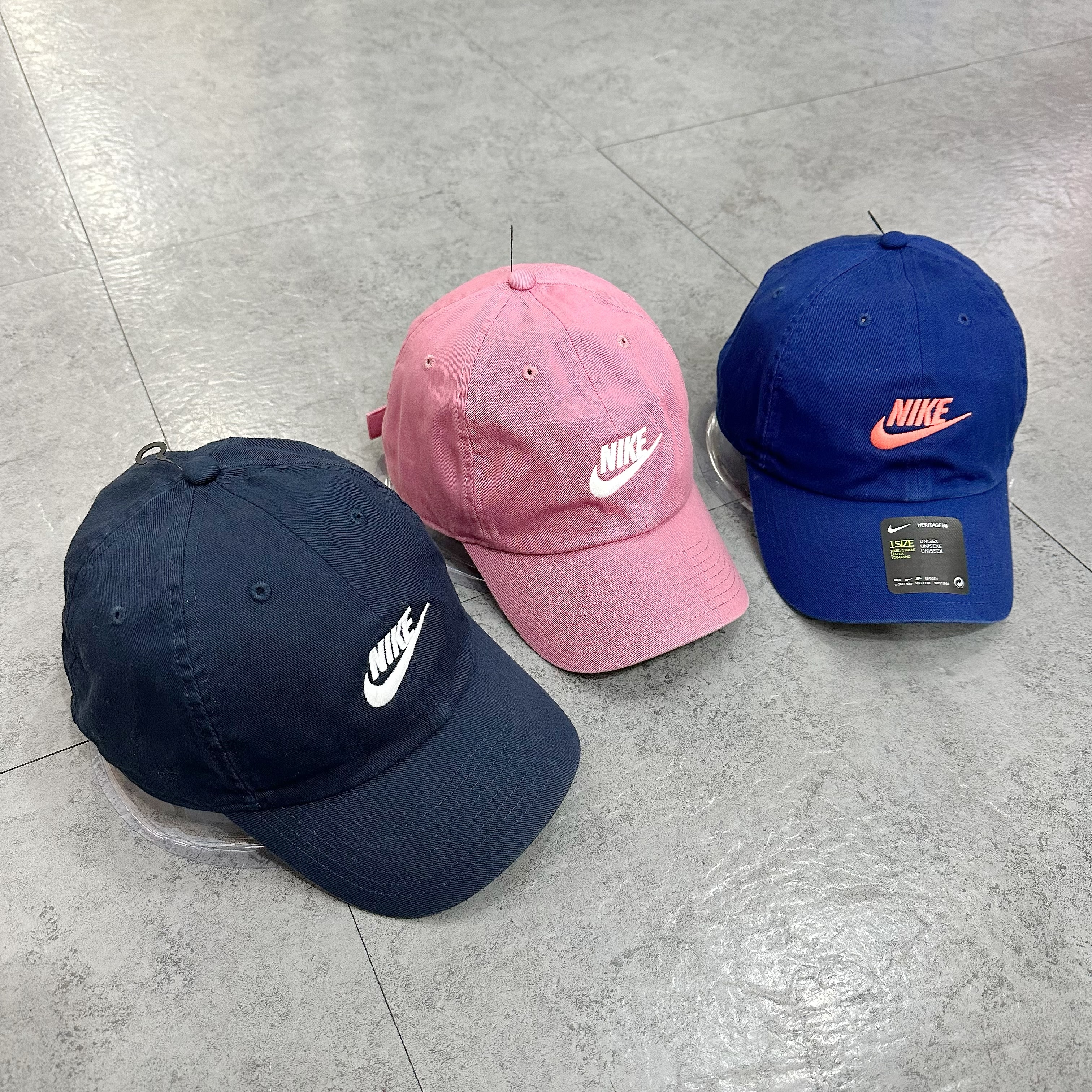 NIKE SMALL LOGO CAP帽