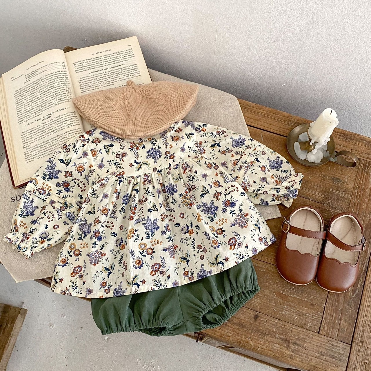 碎花綠色上衣+綠色麵包褲組