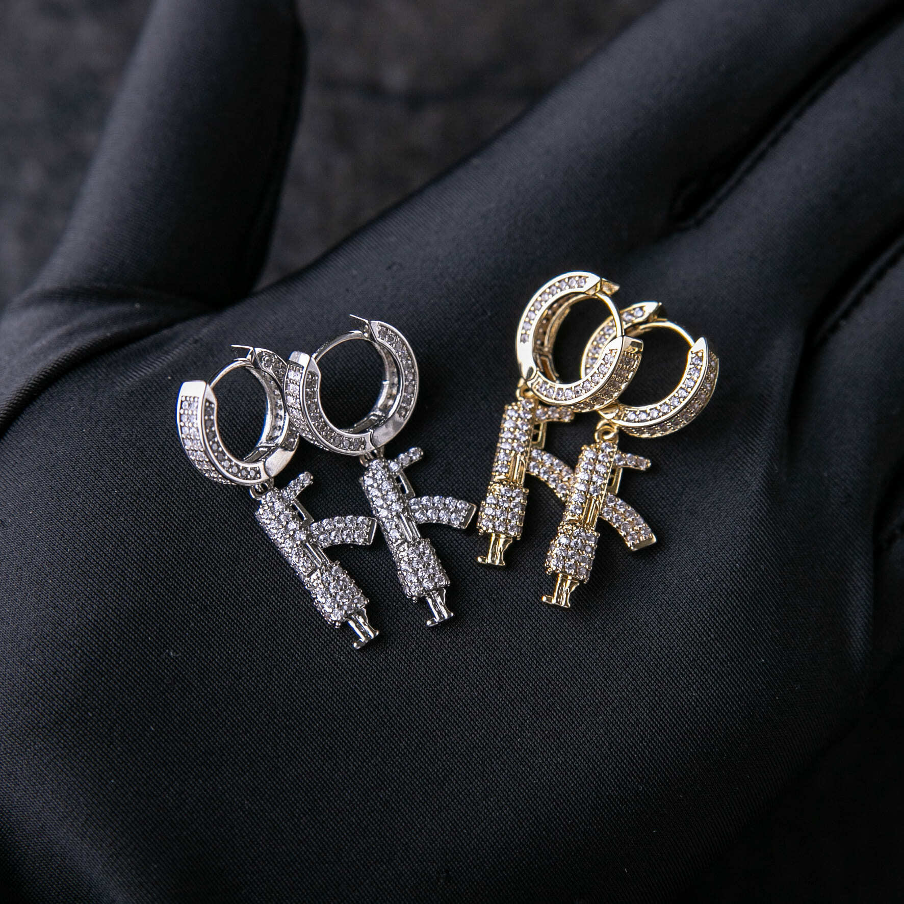 滿鑲AK-47步槍造型掛墜耳環