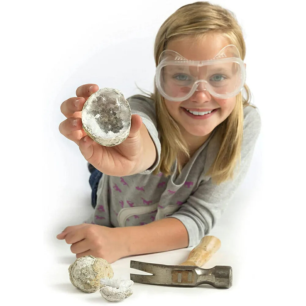 National Geographic 發現水晶寶藏 敲開原石發現水晶2入