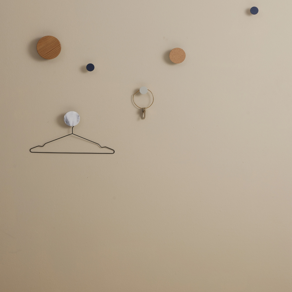DESIGN BITE牆面掛勾,可排列組合,使牆面更加豐富,增加空間吊掛衣物。實用性同時也兼具美觀