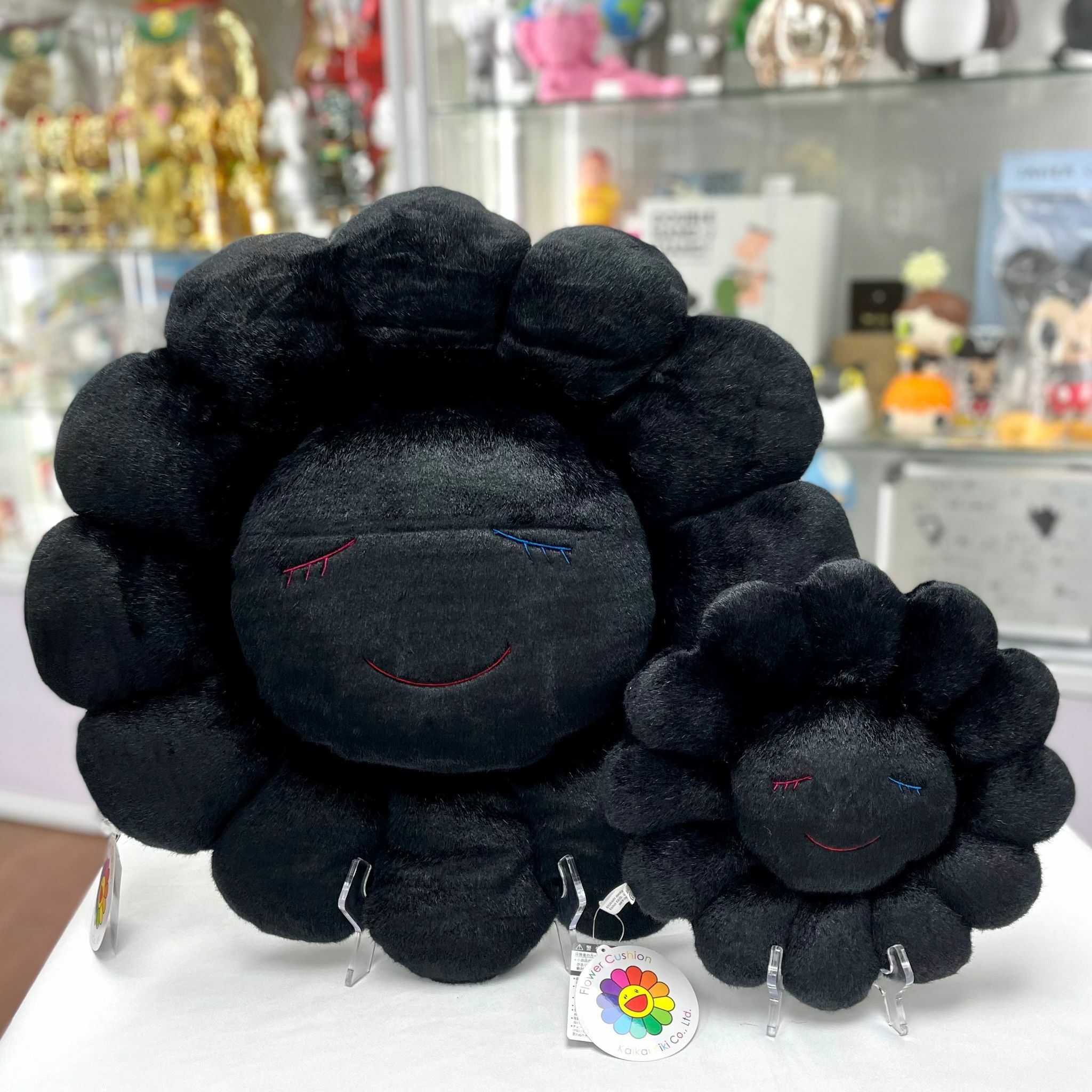 30cm / 60cm Flower Cushion (Black)