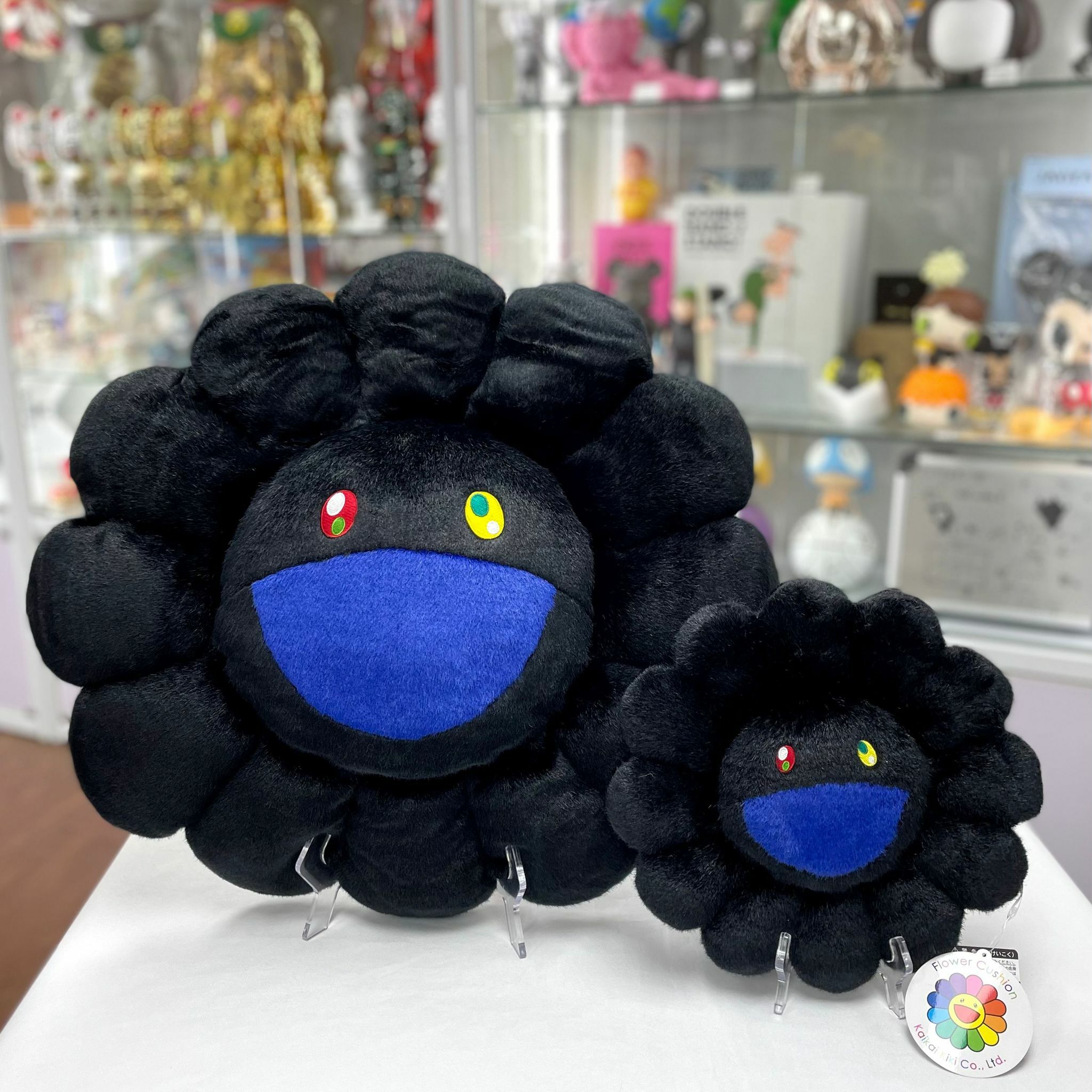 30cm / 60cm Flower Cushion (Black)