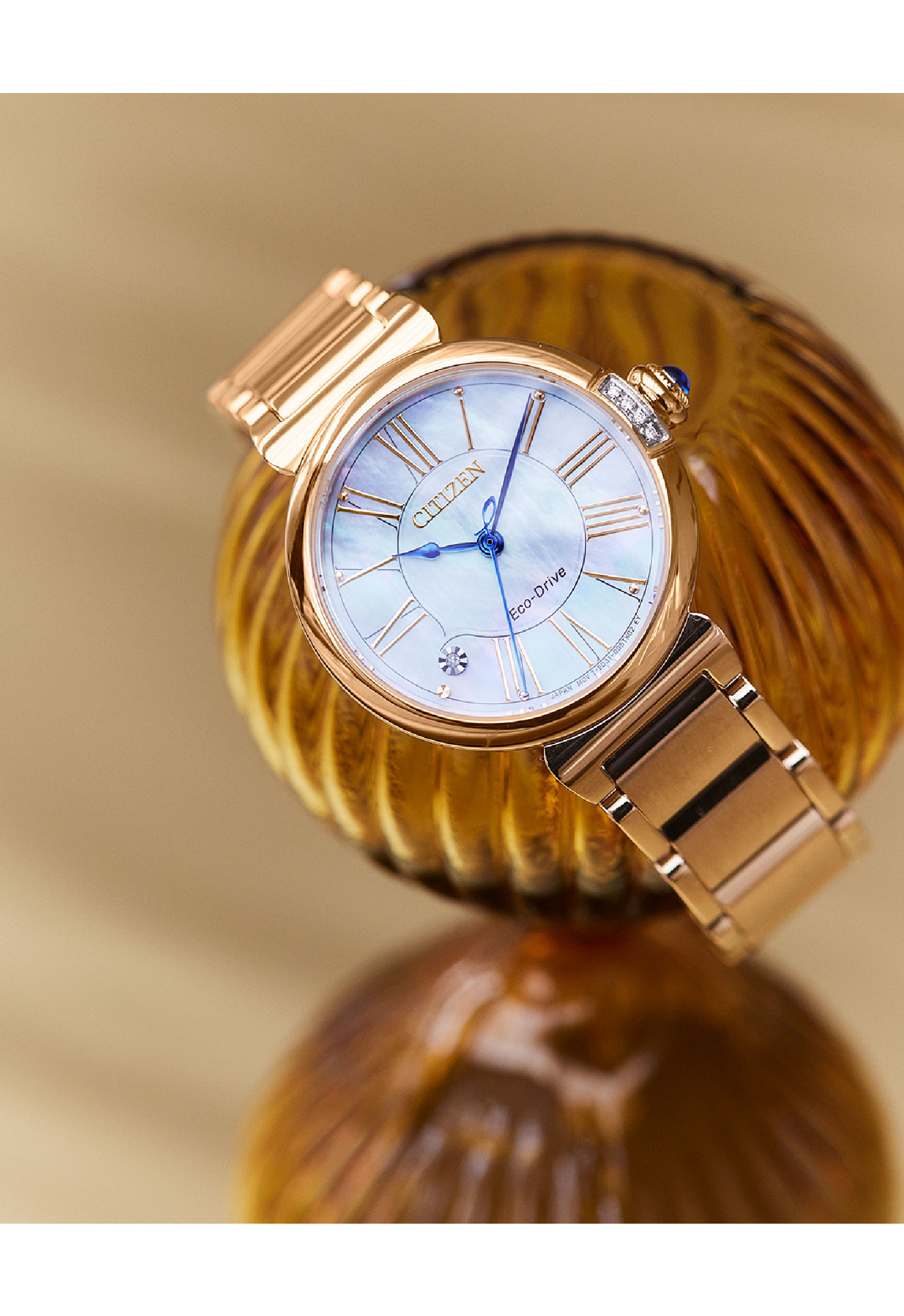 萬年鐘錶 - Citizen 星辰錶   L系列 幸福鈴蘭光動能女錶  EM1063-89D  錶徑 29.5MM