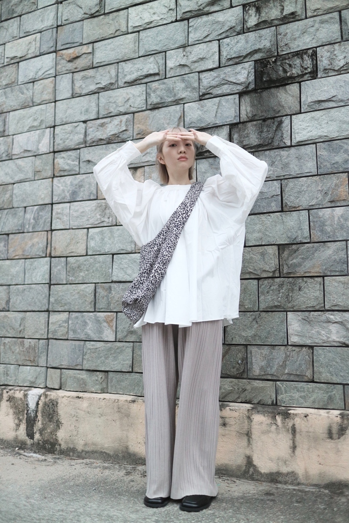 [兩色入 ]長袖款 2ways配腰帶泡泡大傘長款Top ( White )