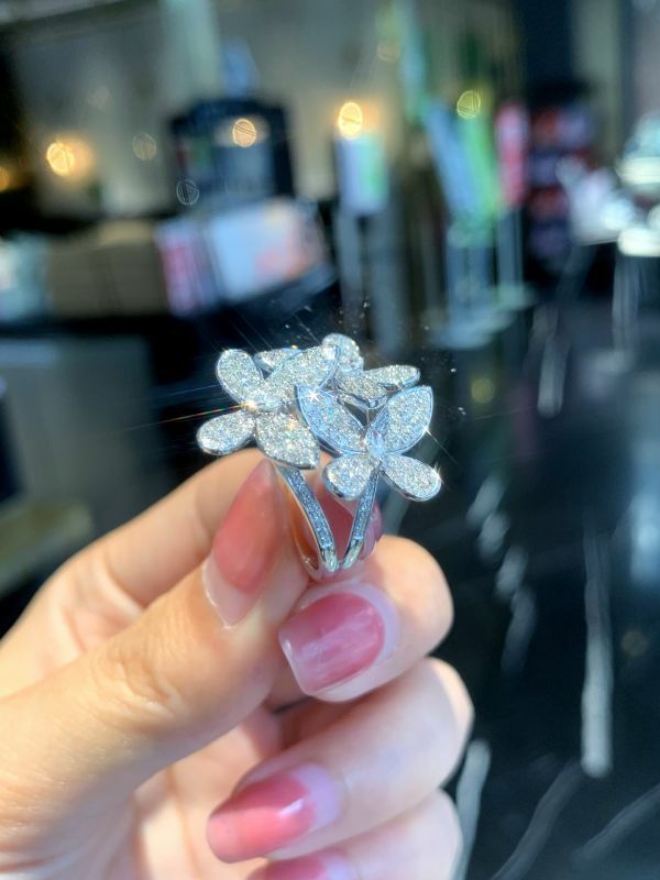 18K白鑽 蝴蝶錦簇中戒指