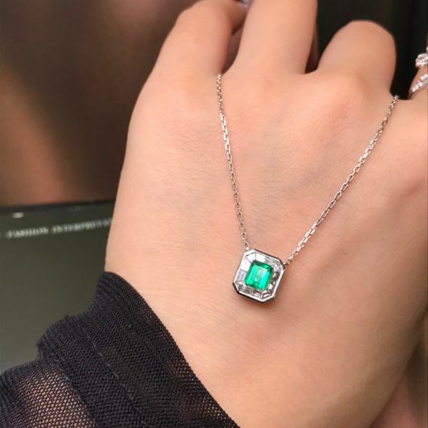 0.4ct 18K祖母綠吊墜