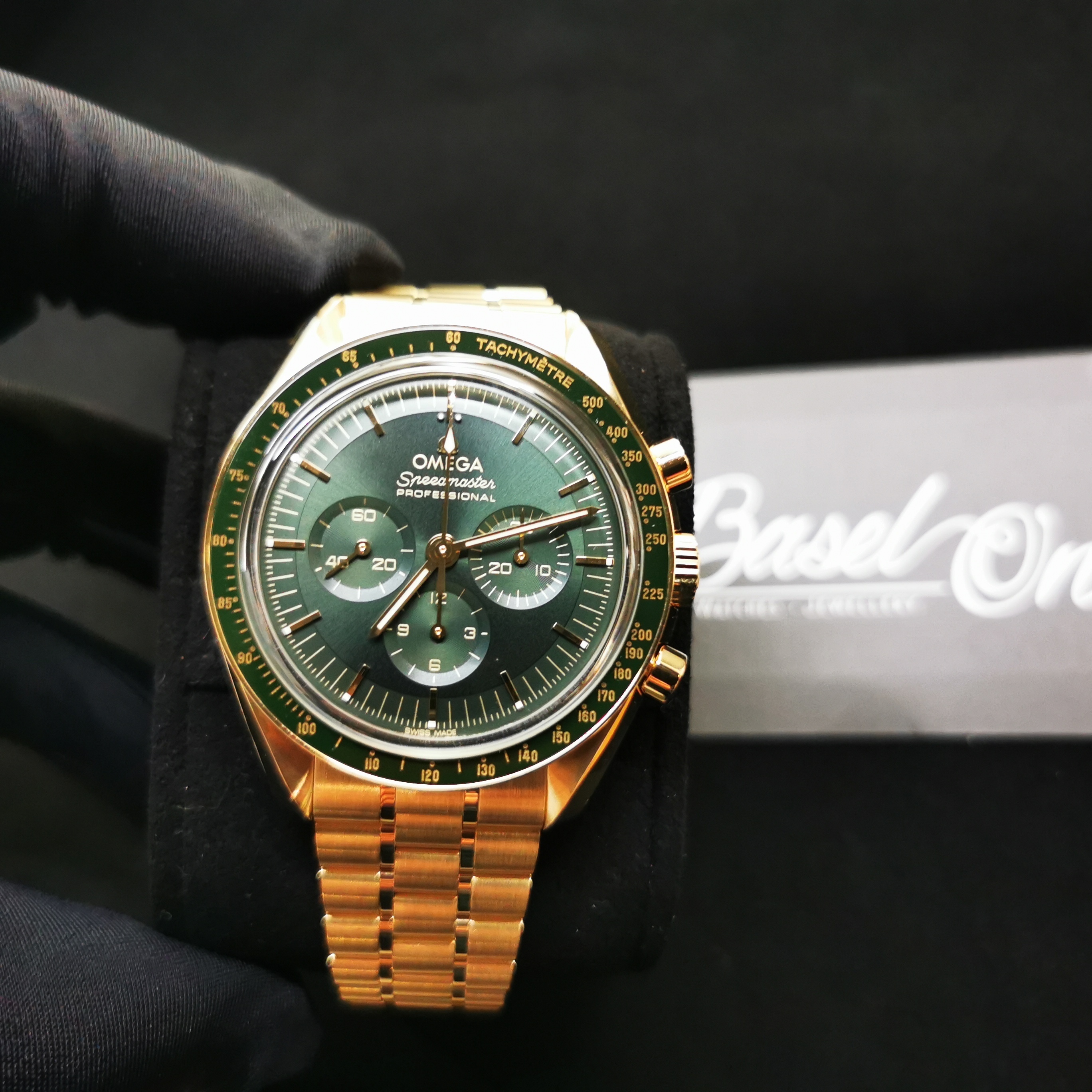 42 Mm Omega Moonwatch Sedna Gold OMEGA SPEEDMASTER