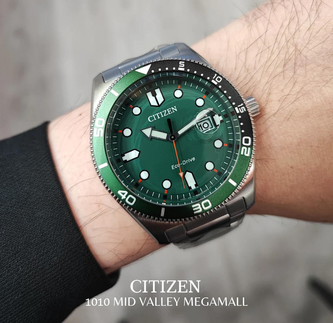 萬年鐘錶 - Citizen 星辰錶 潮男時尚綠面盤光動能男錶  AW1768-80X  錶徑43MM