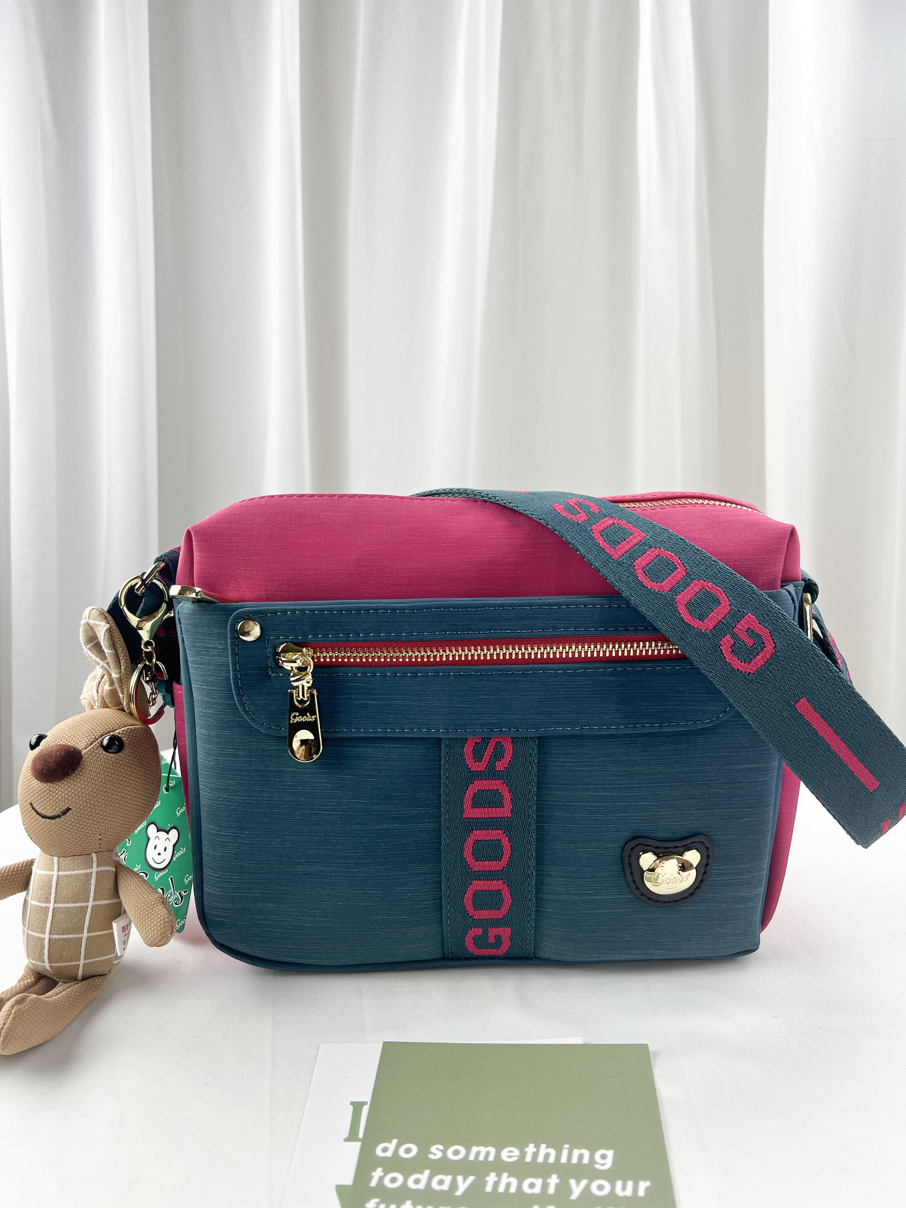 GOODS 綠桃拼色防潑水側背包 附小熊吊飾 #29295