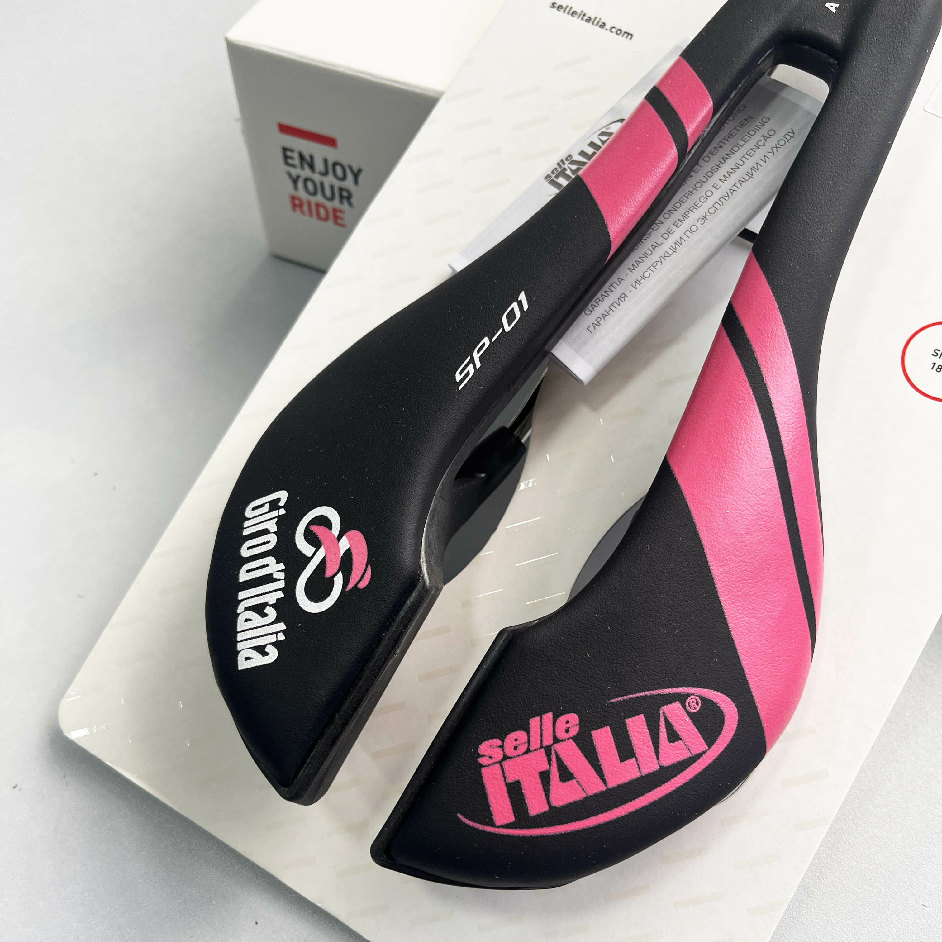 Selle Italia SP-01 Superflow Giro 環意特別版座墊 (2018)