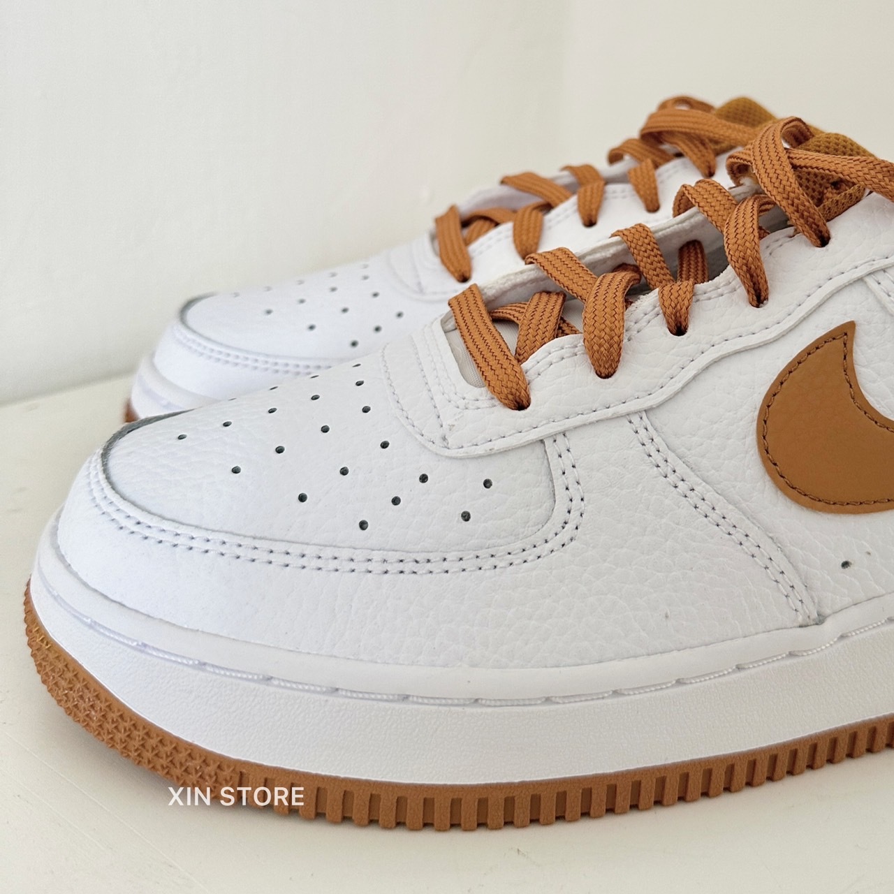【現貨】Nike Air Force 1 GS 低筒 荔枝皮 拼接 泰奶橘