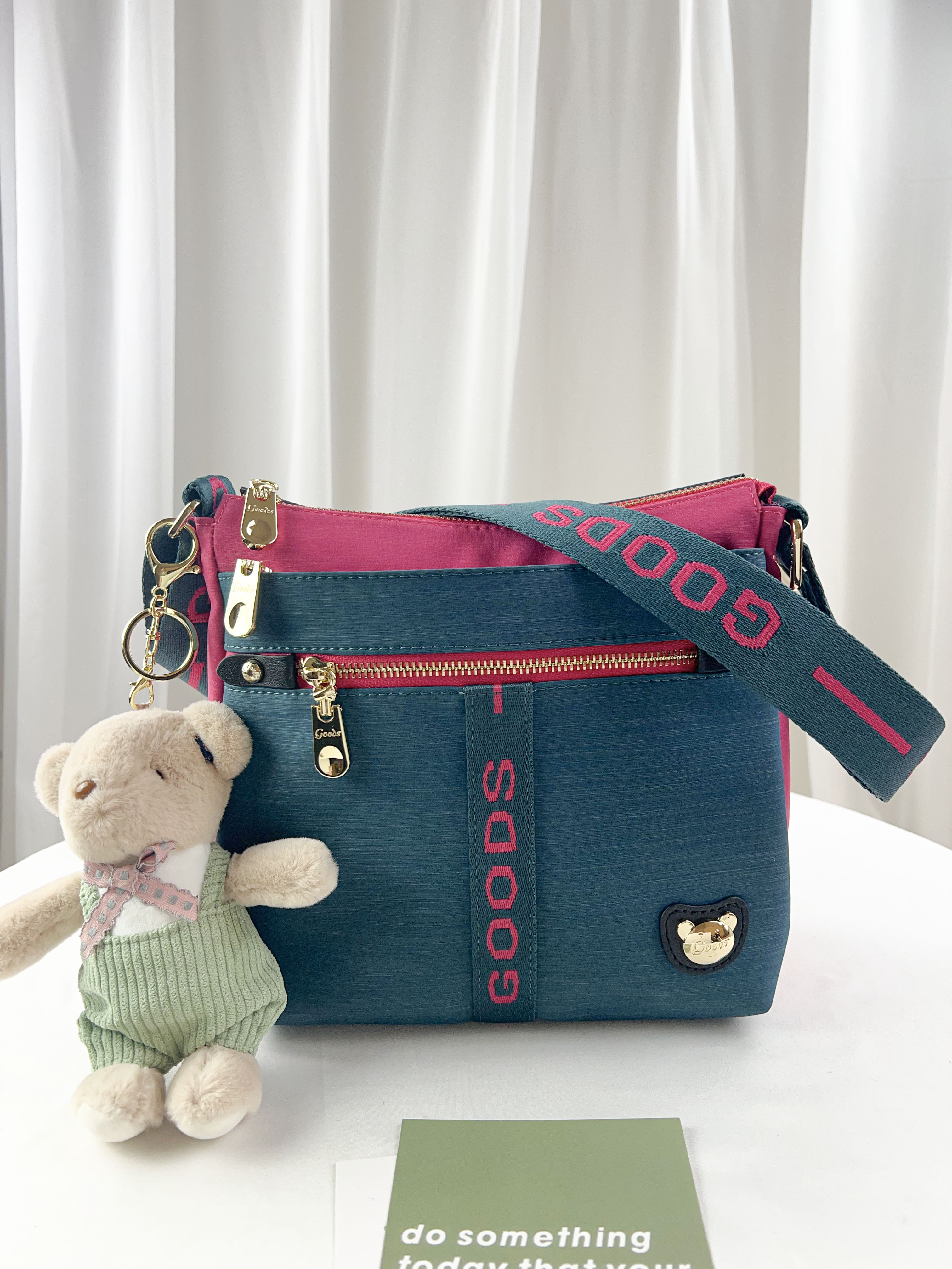 GOODS 綠桃拼色防潑水側背包 附小熊吊飾 #2676