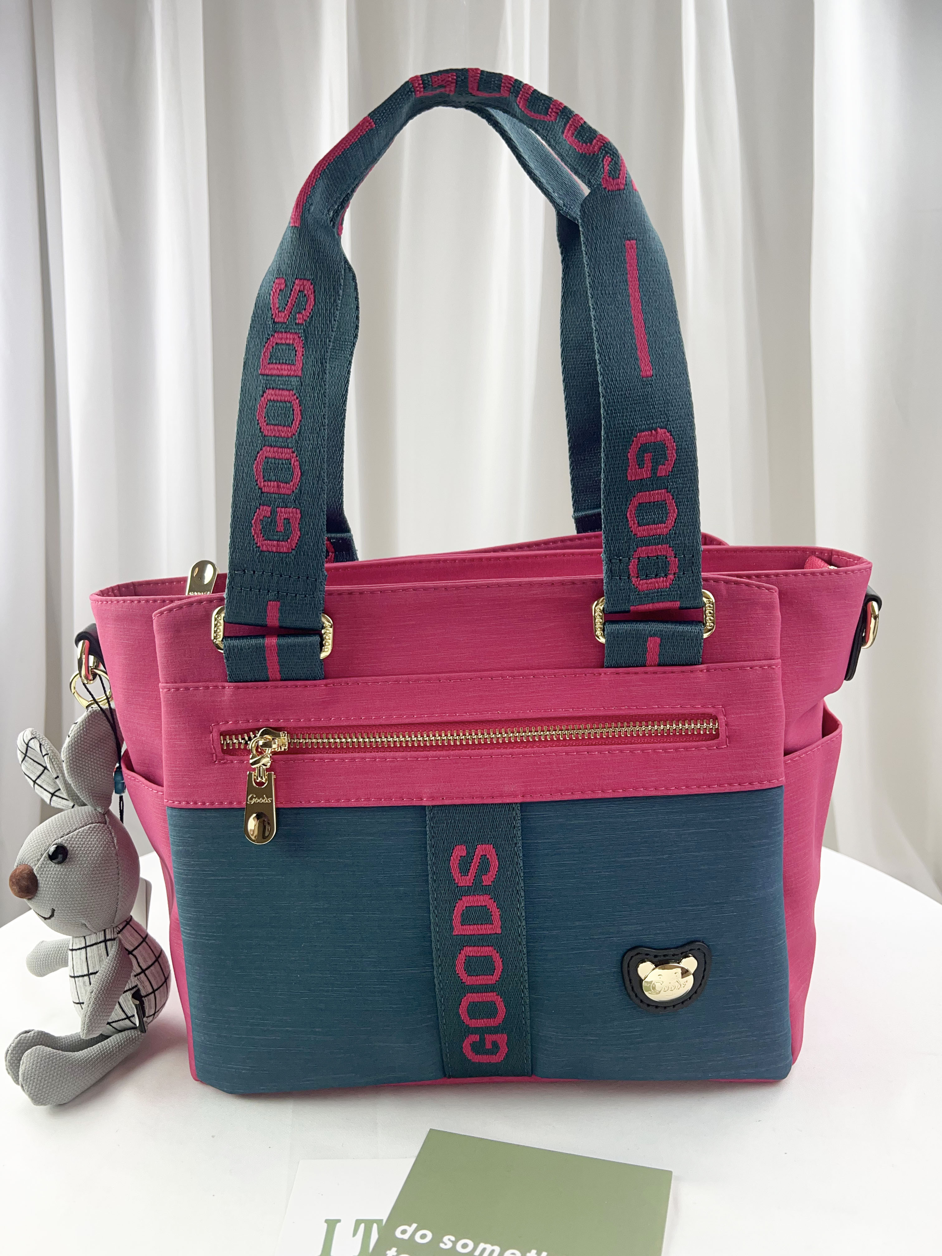 GOODS 綠桃拼色防潑水手提包 / 側背包 附小熊吊飾 #2776