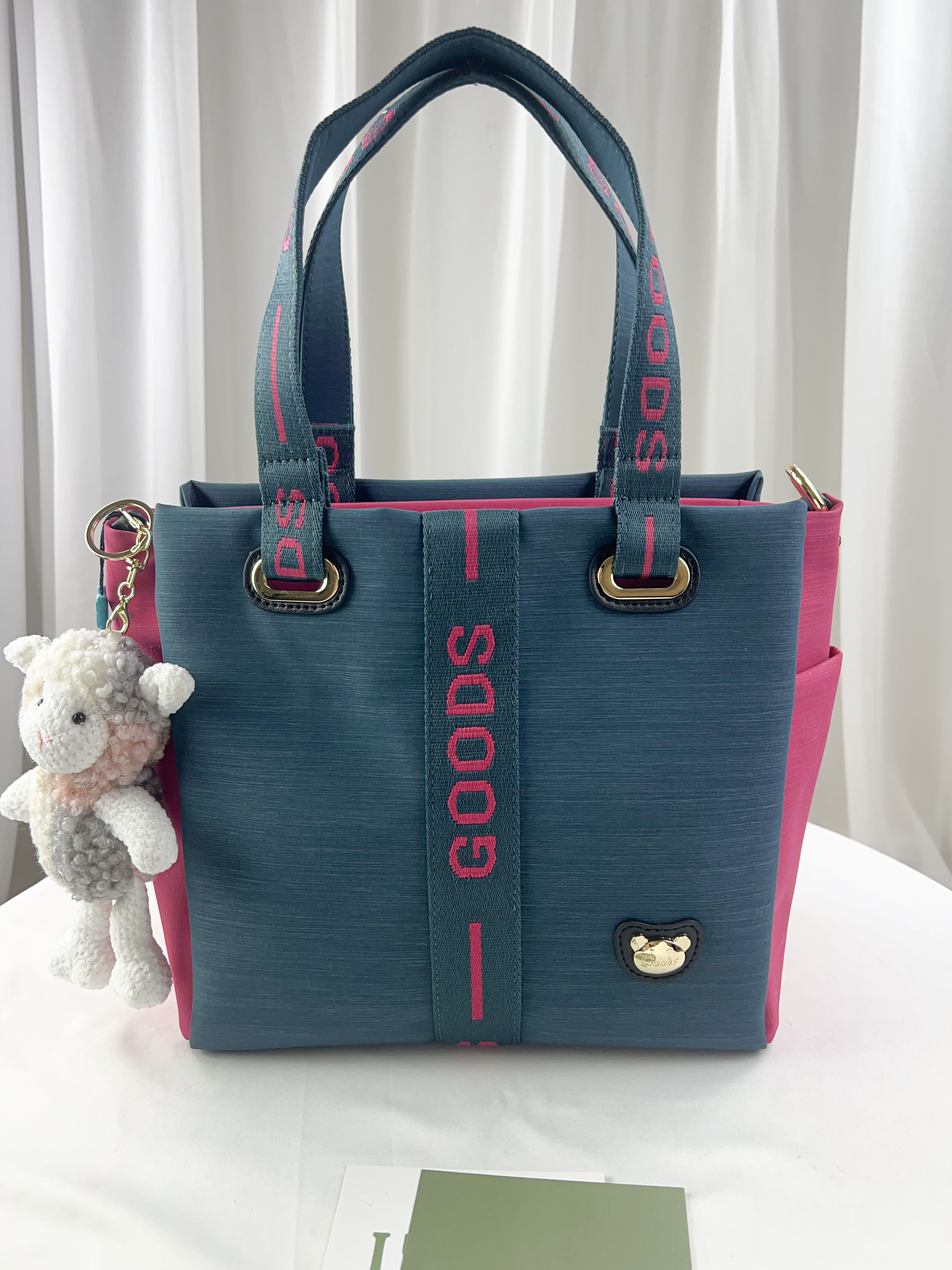 GOODS 綠桃拼色防潑水手提包 / 側背包 附小熊吊飾 #2650