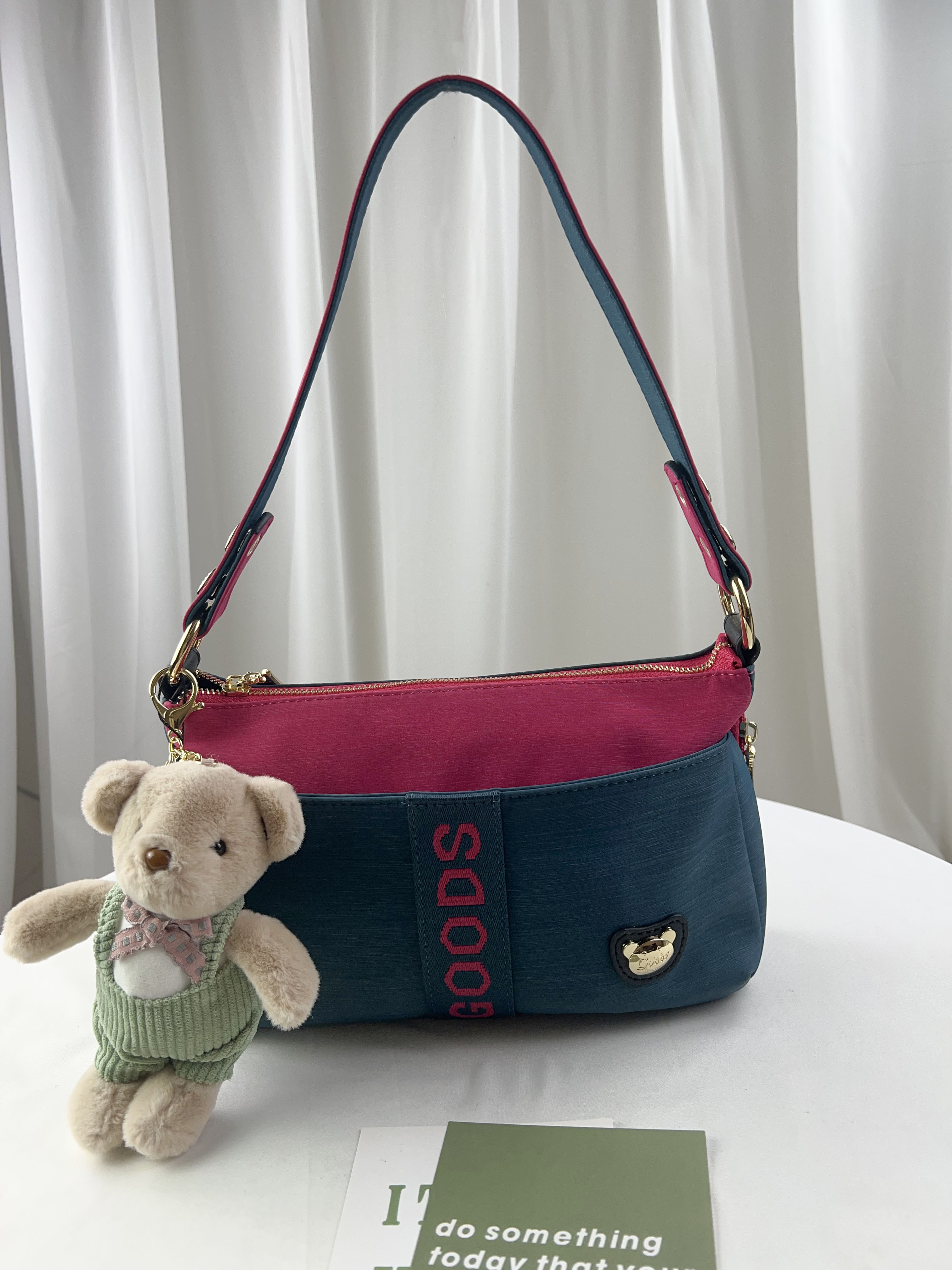 GOODS 綠桃拼色防潑水肩背包 / 側背包 附小熊吊飾 #2048