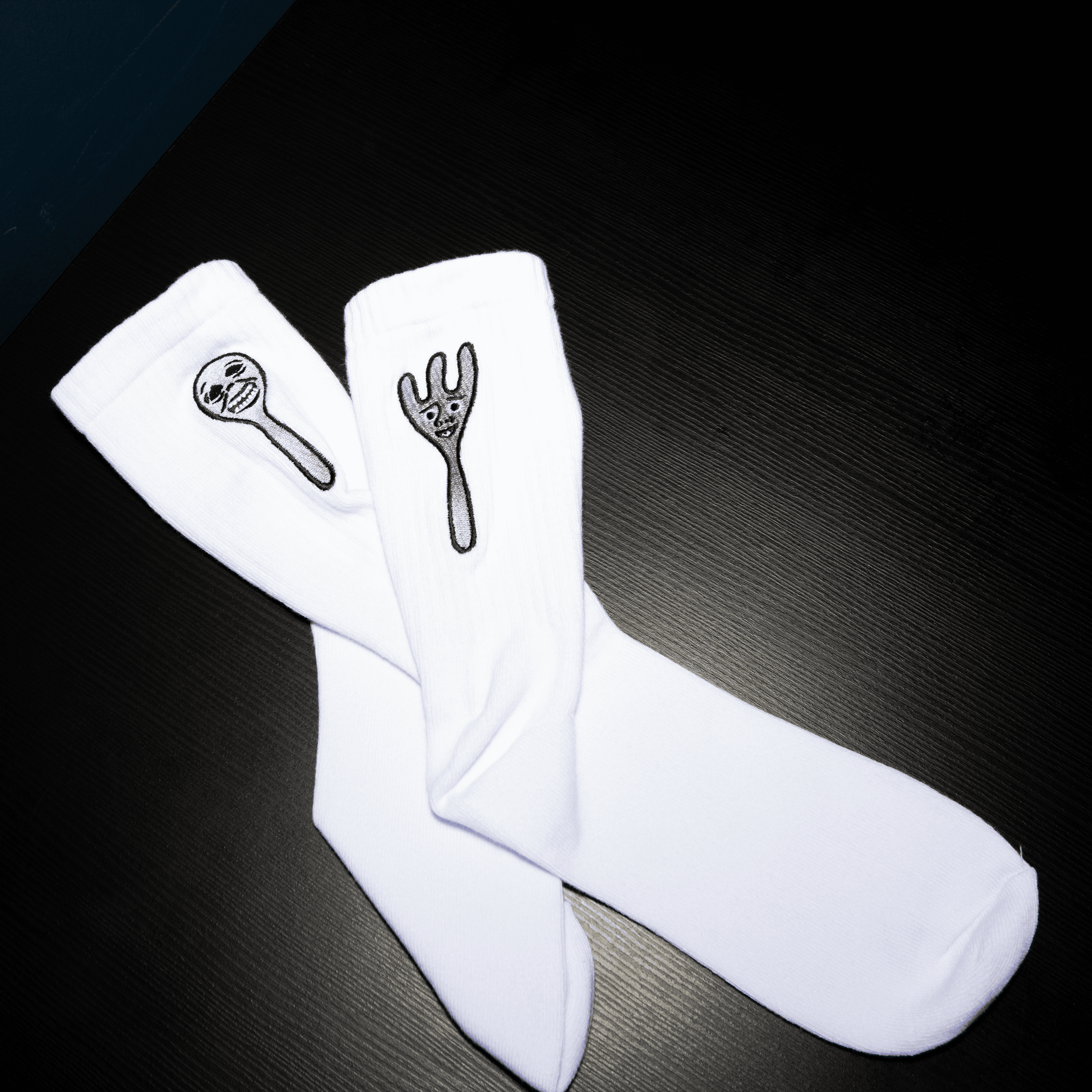 【滅火器 Fire EX.】《微笑叉匙》電繡襪