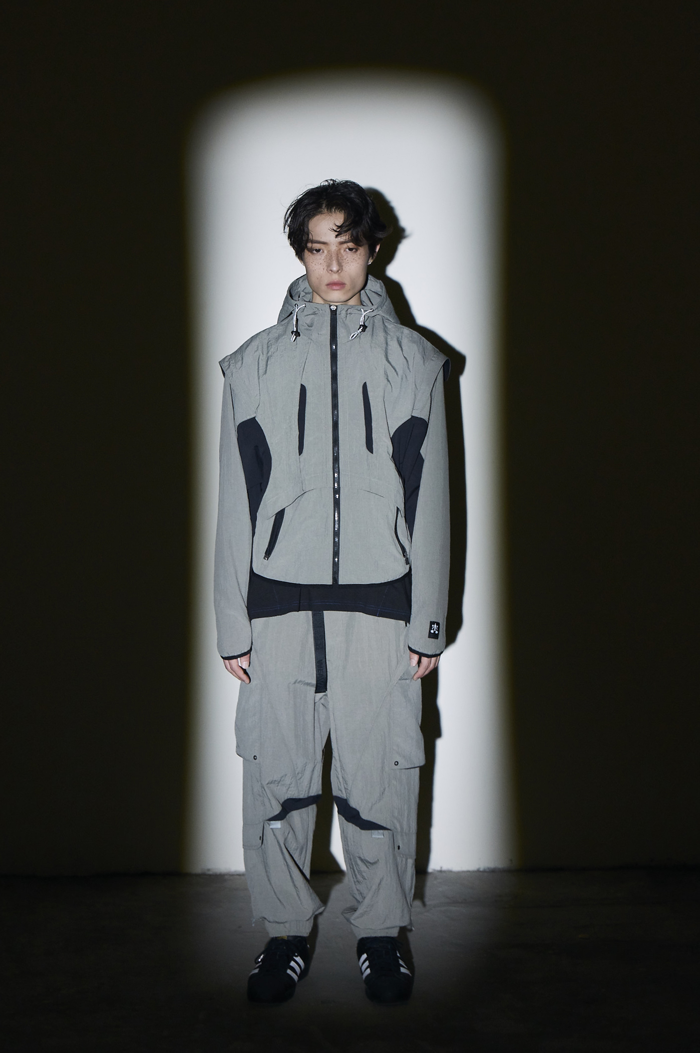 繭型短版尼龍外套- 灰綠